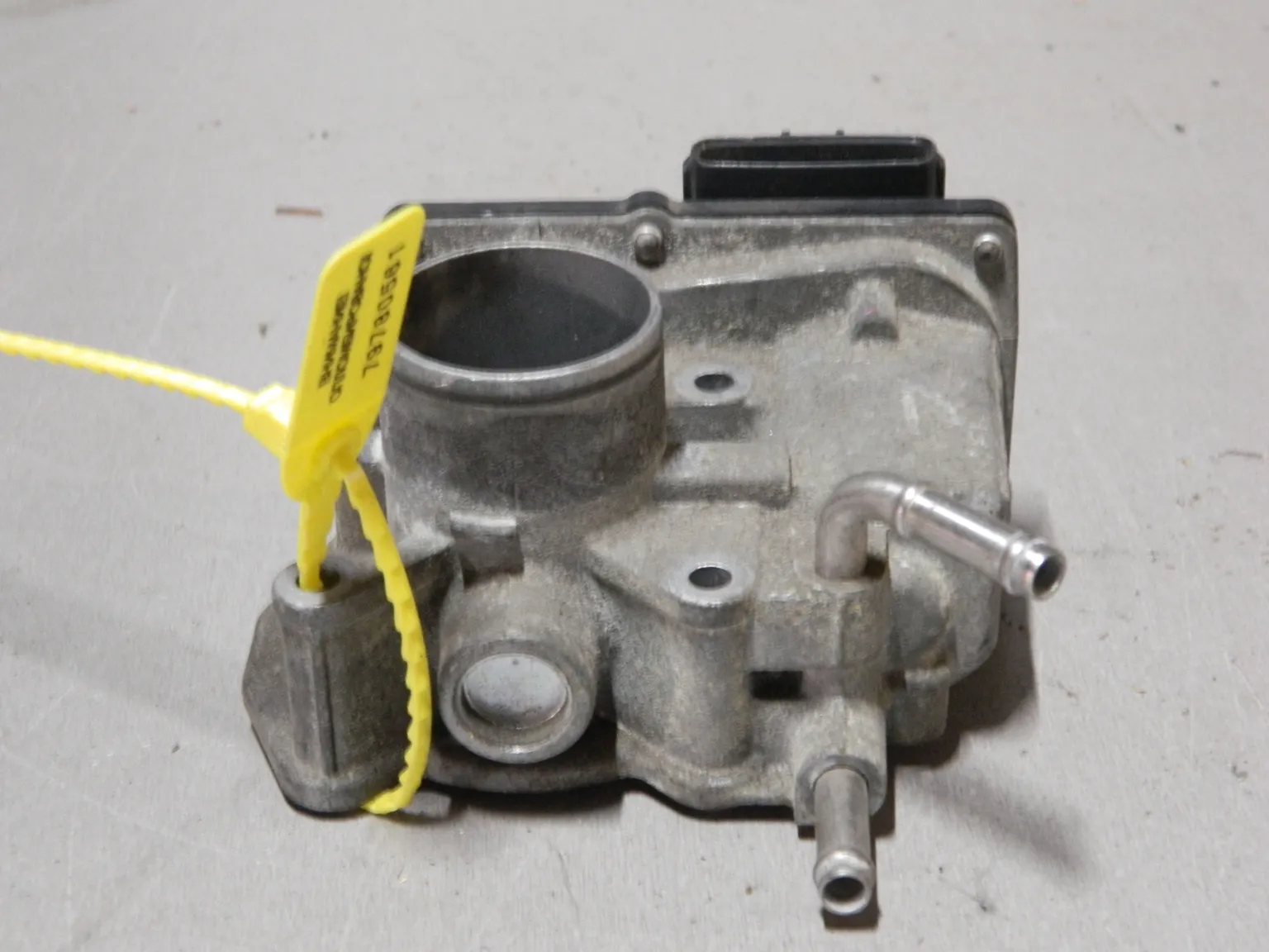 Дроссельная заслонка TOYOTA 1KR (Контрактный) 79780561