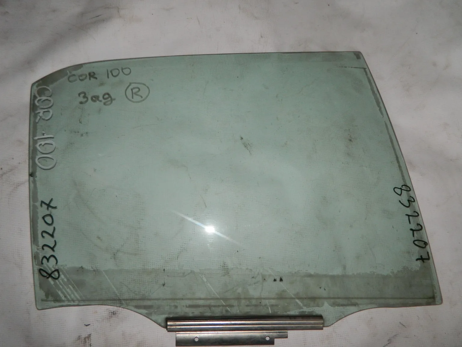 Стекло двери TOYOTA COROLLA 100 Задн. Прав (Контрактный) 832207