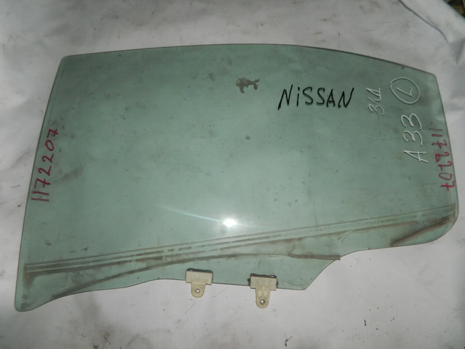 Стекло двери NISSAN CEFIRO A33 Задн. Лев (Контрактный) 1172207
