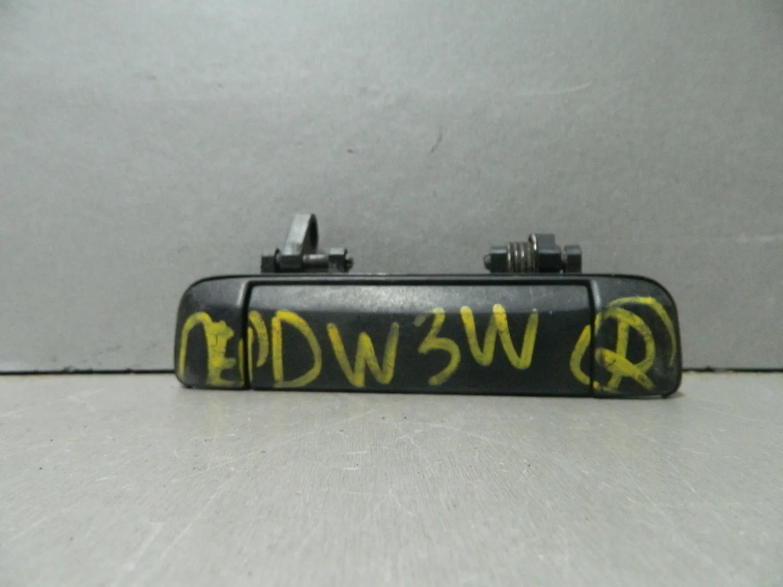 Ручка двери наружная MAZDA DEMIO DW3W Перед Прав (Контрактный) 81539928