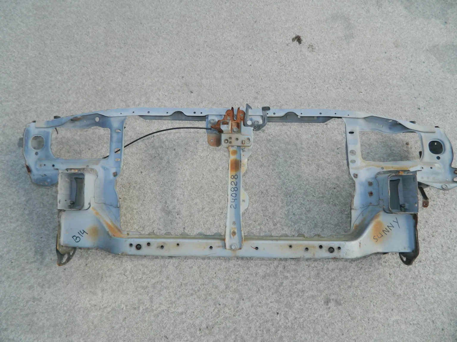 Рамка радиатора NISSAN SUNNY B14 (Контрактный) 40951757