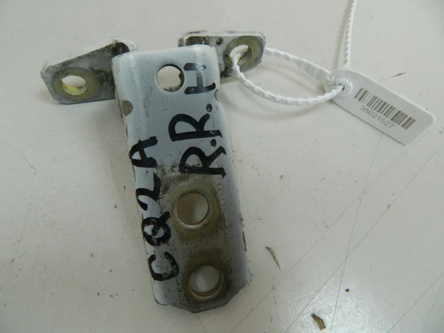 Петля двери MITSUBISHI DINGO CQ2A Зад Прав Низ (Контрактный) 35021527