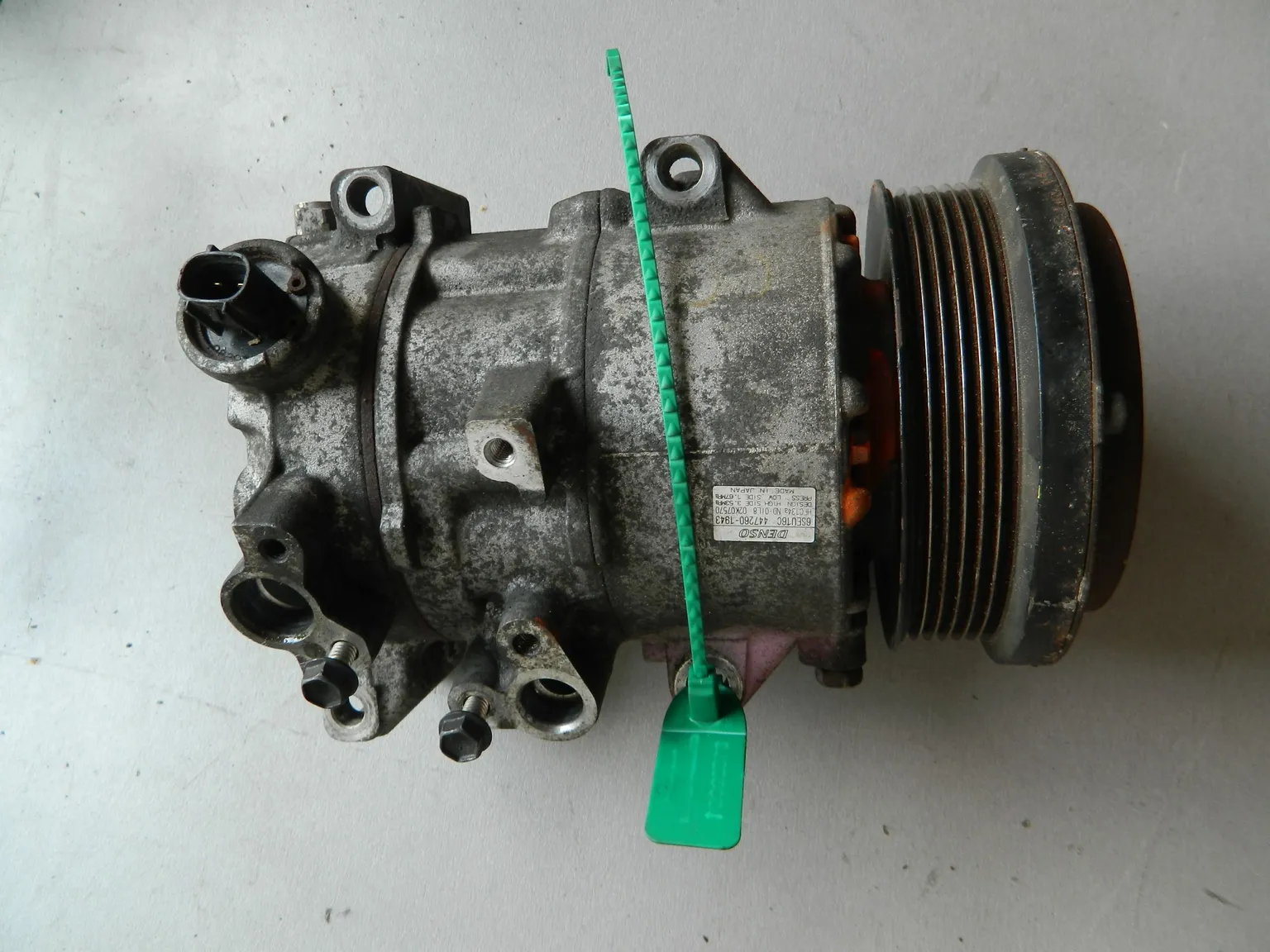 Компрессор кондиционера TOYOTA VOXY 3ZRFAE (Контрактный) 81530861