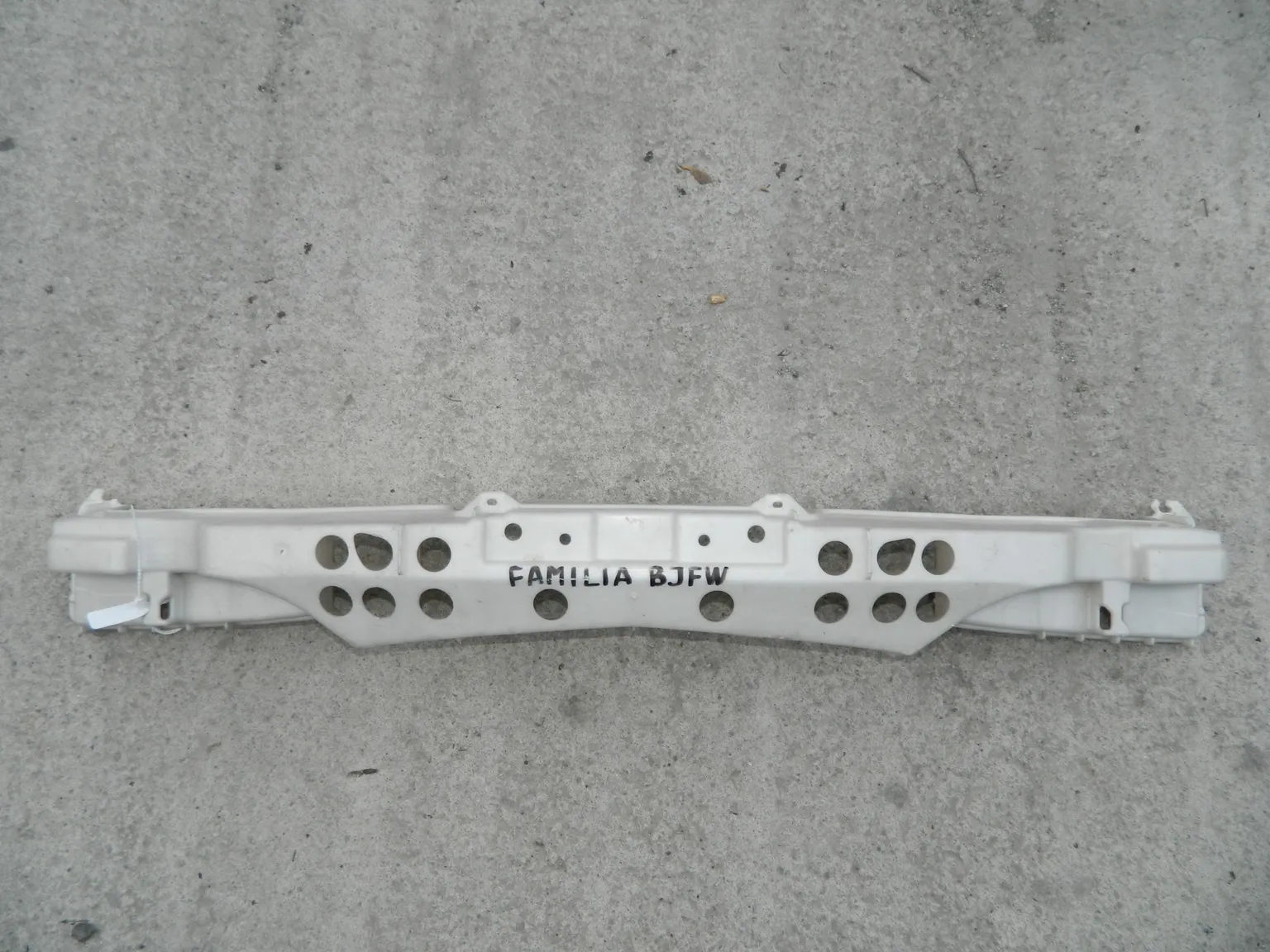 Усилитель бампера MAZDA FAMILIA BJFW Перед (Контрактный) 35015215