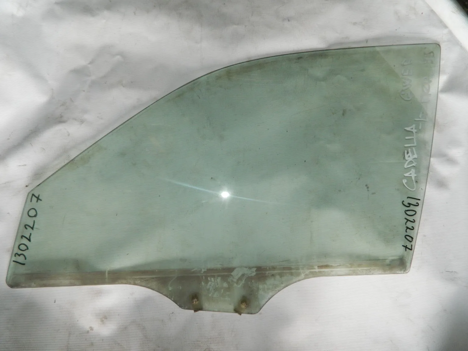 Стекло двери MAZDA CAPELLA GWER Перед. Лев (Контрактный) 1302207