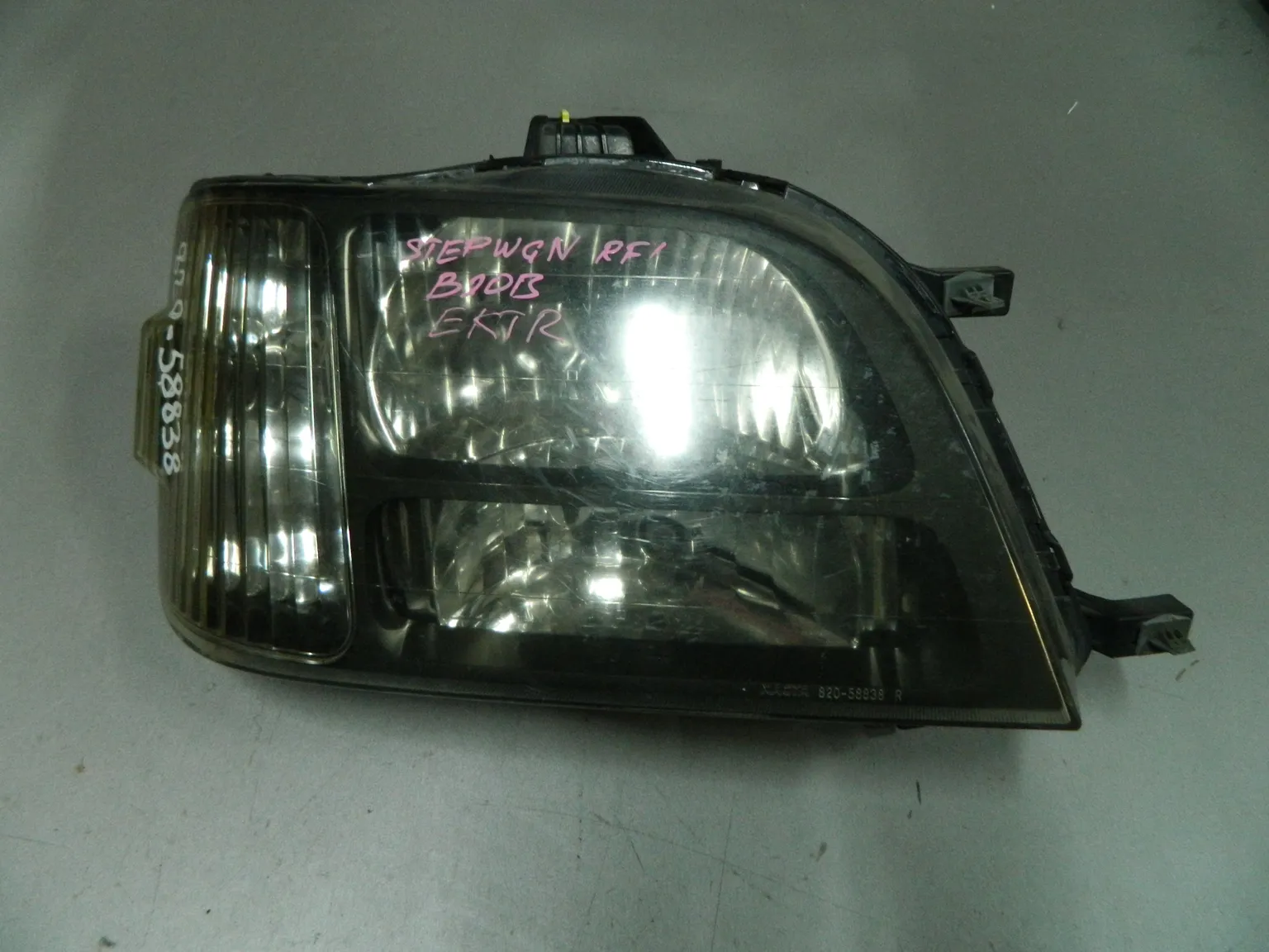 Фара HONDA STEPWGN RF1 Перед Прав (Контрактный) 64492893