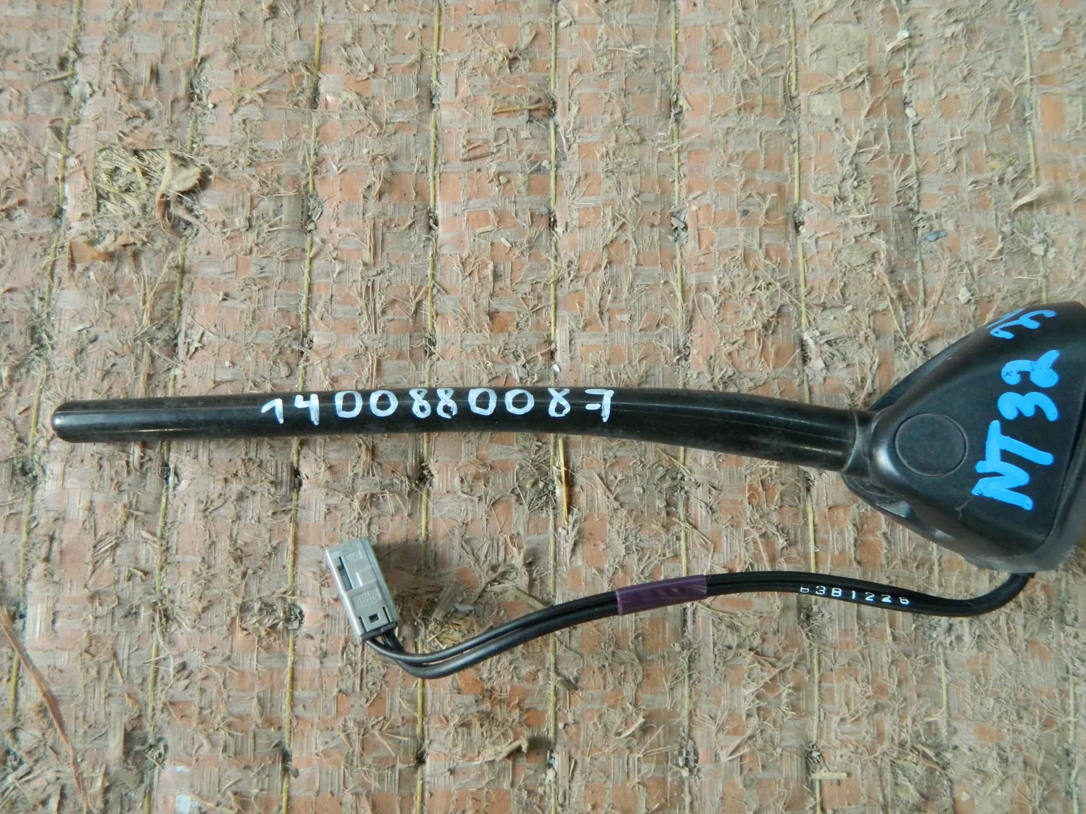 Антенна NISSAN X-TRAIL NT32 (Контрактный) 1400880087