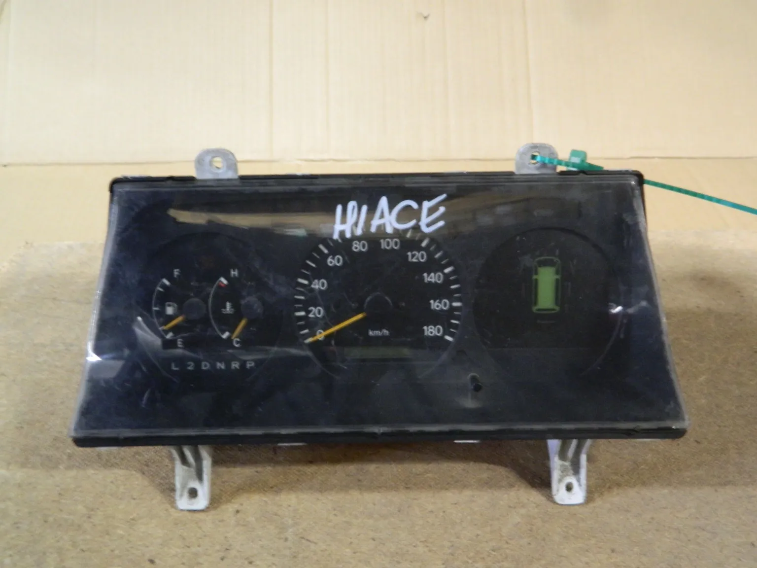 Панель приборов TOYOTA HIACE KZH110G (Конкрактный) 81540093 8380026321