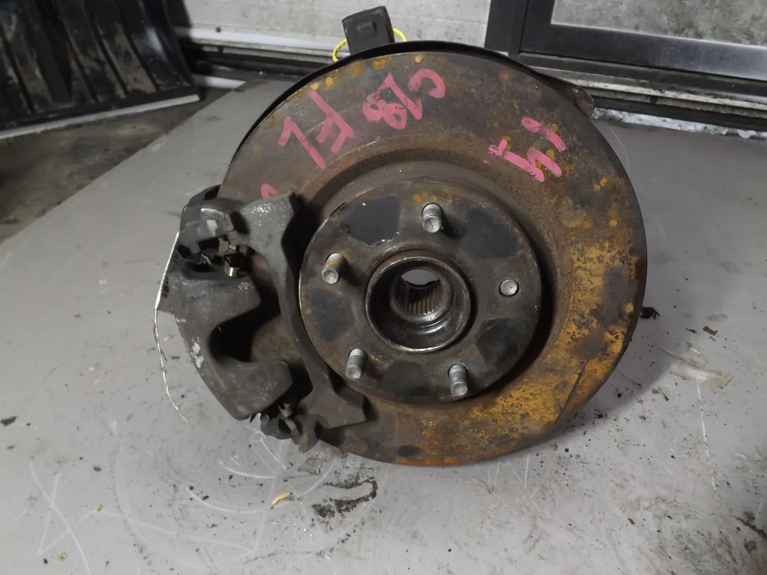 Ступица NISSAN TEANA L33 QR25DE Перед Лев (Контрактный) 94603645