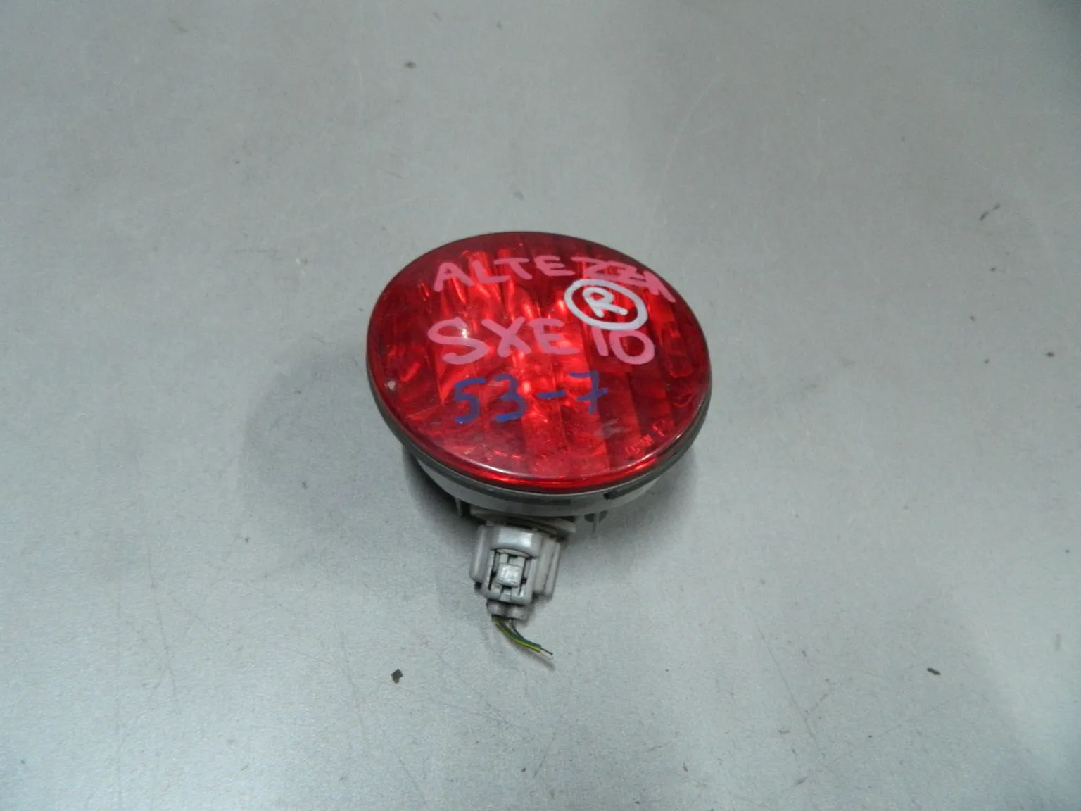 Фонарь TOYOTA ALTEZZA SXE10 Задн Прав 537 (Контрактный) 69586381