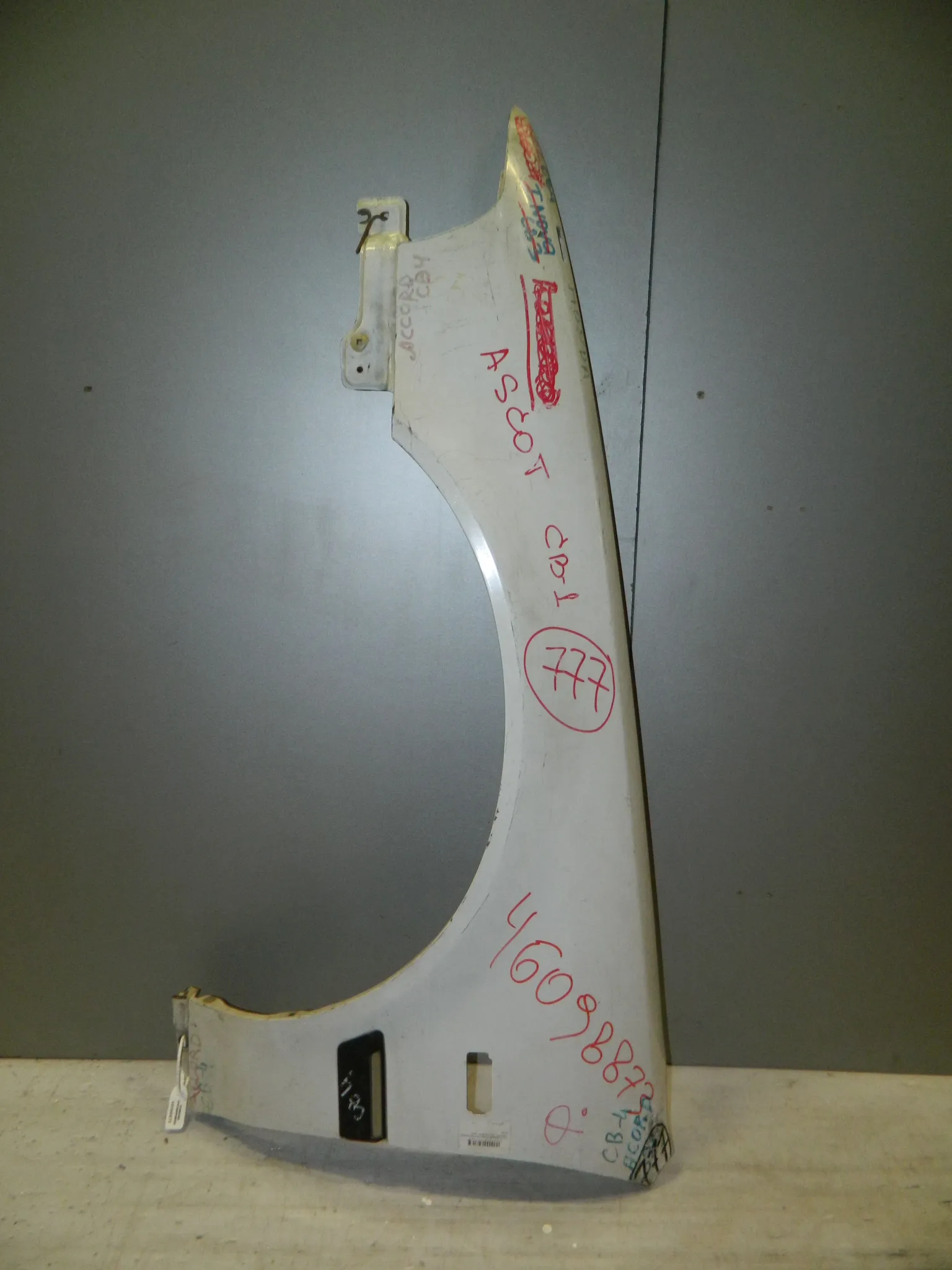 Крыло HONDA ASCOT CB1 Перед Лев (Контрактный) 46098873