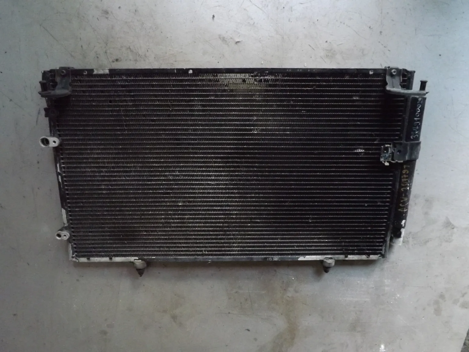 Радиатор кондиционера TOYOTA CAMRY ACV30 (Контрактный) 3779100029