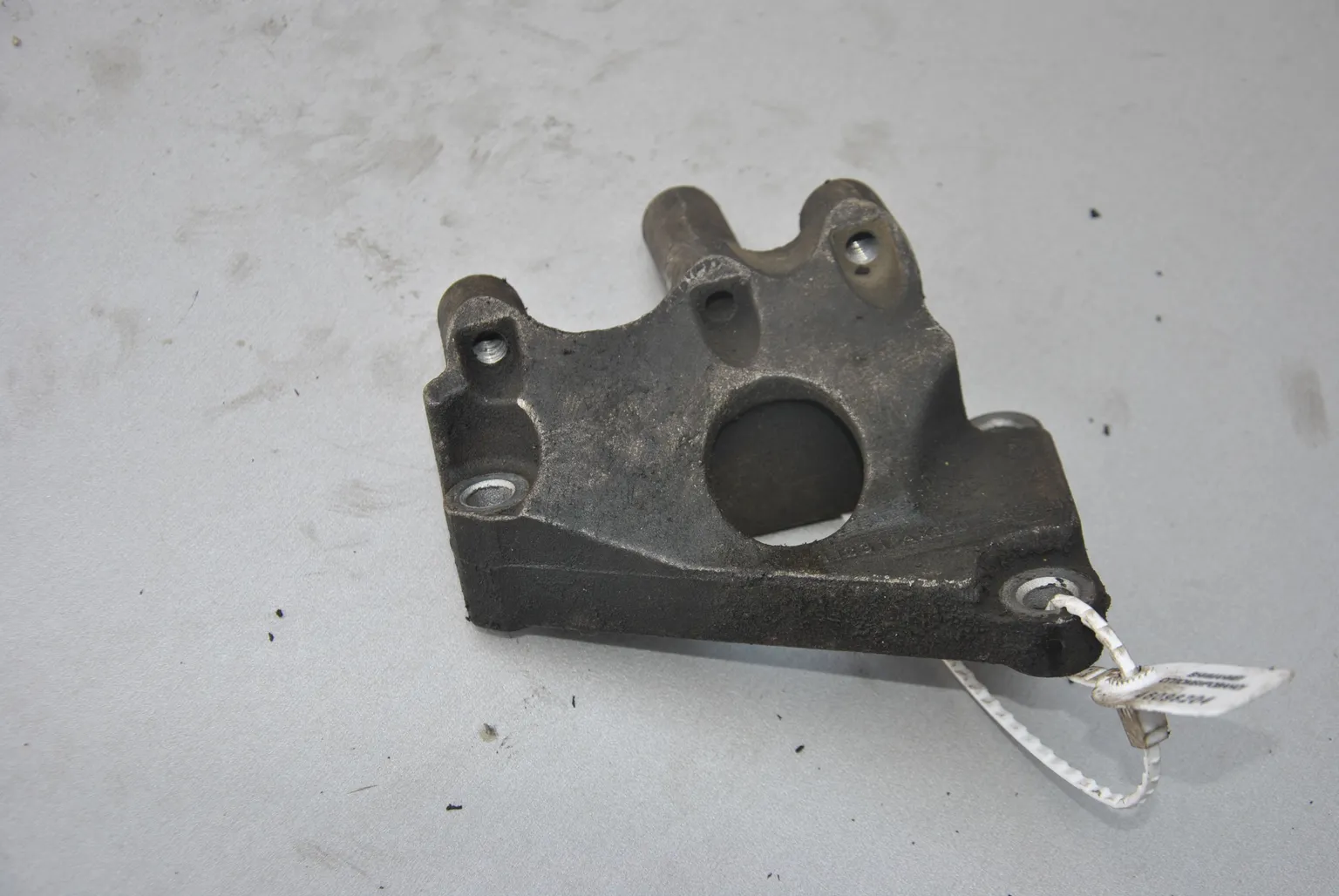 Кронштейн опоры двигателя NISSAN MARCH CR14DE (Б/У) 46098204