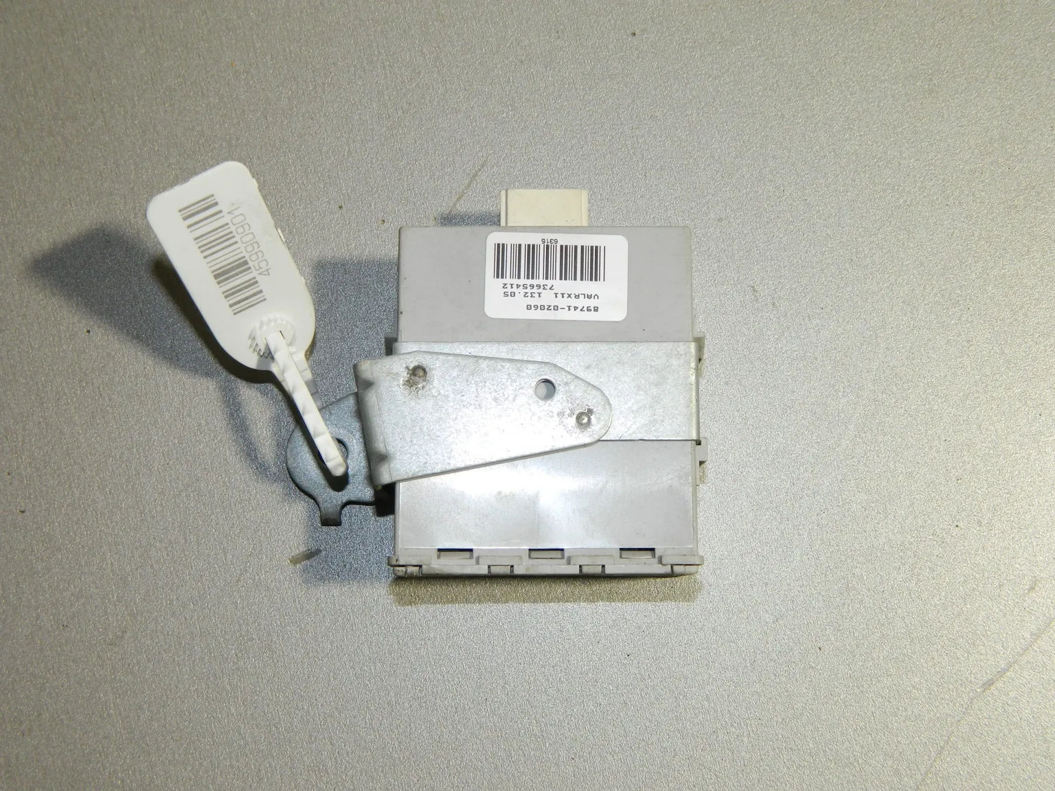 Блок управления центральным замком TOYOTA COROLLA E120 (Б/У) 45990901 8974102060