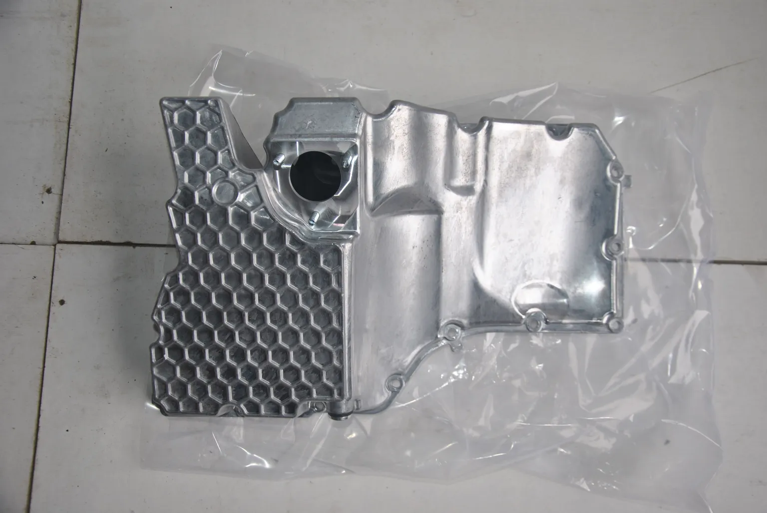 Поддон двигателя GENERAL PARTS 06L103598AG AUDI A6 15-18 алюминиевый сплав