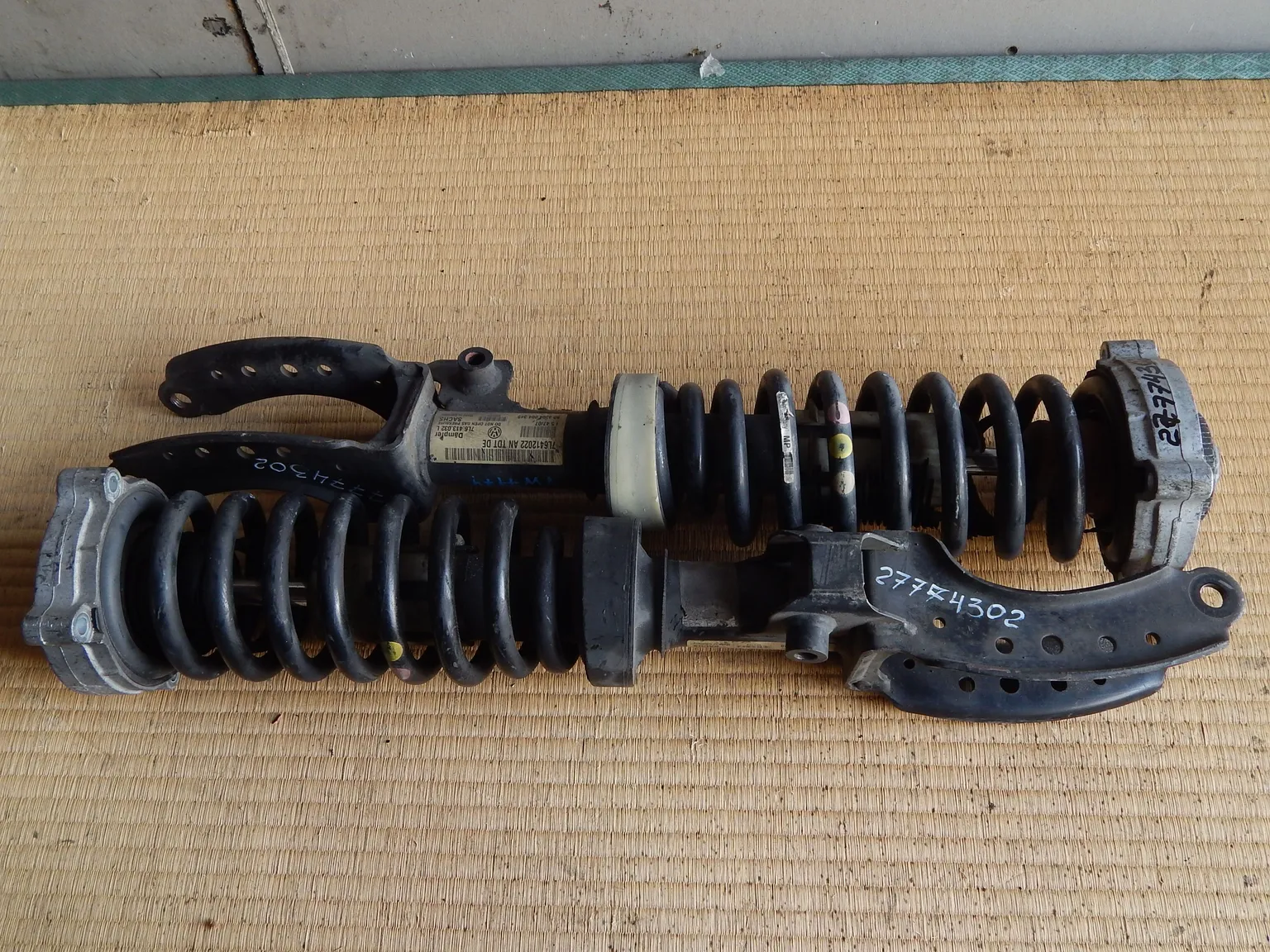 Стойка подвески VOLKSWAGEN TOUAREG 7L7 Перед (ПАРА) (Контрактный) 27774302