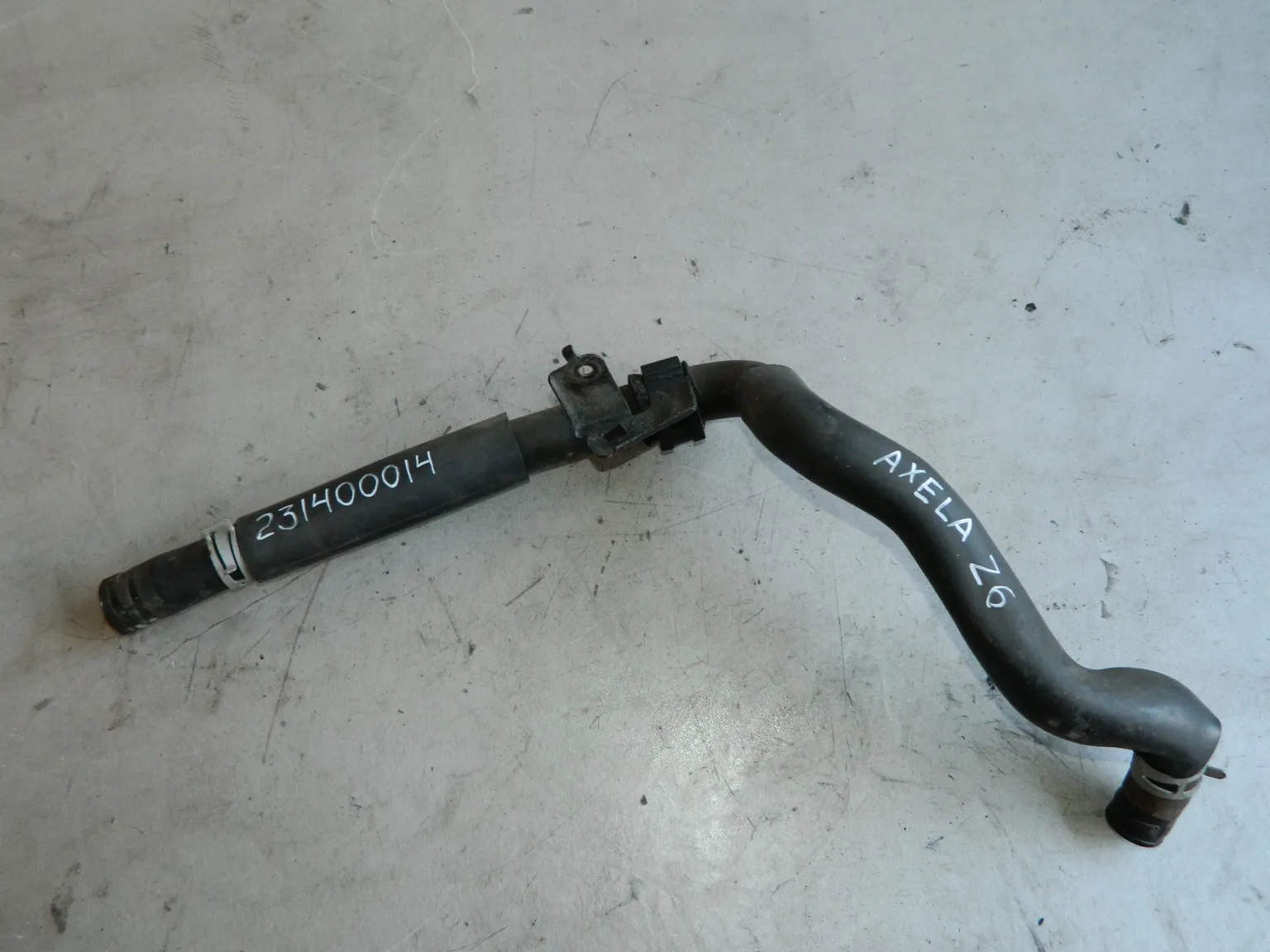 Патрубок системы охлаждения MAZDA AXELA BL6FJ Z6 (Контрактный) 231400014