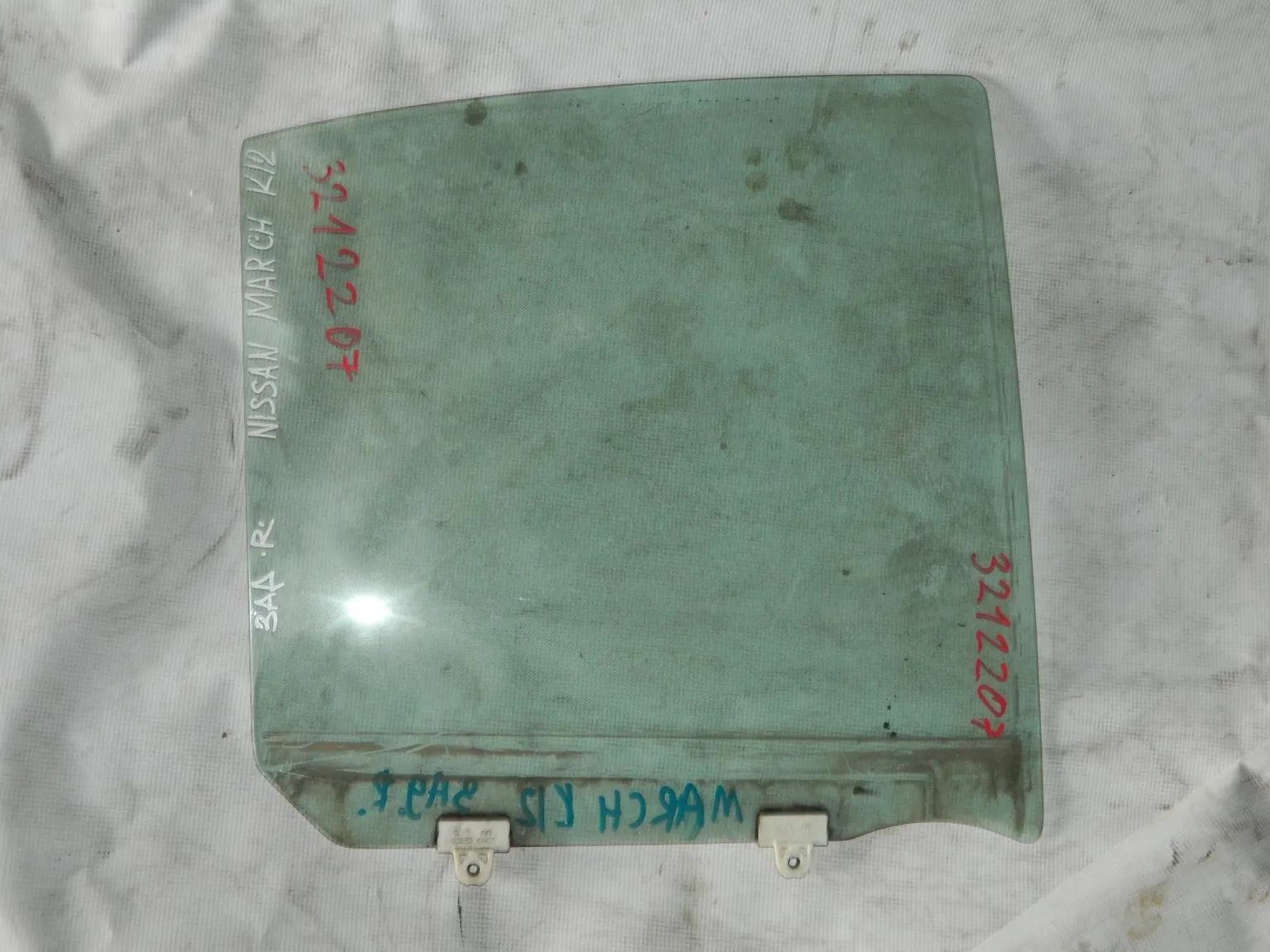 Стекло двери NISSAN MARCH K12 Задн. Прав (Контрактный) 3212207