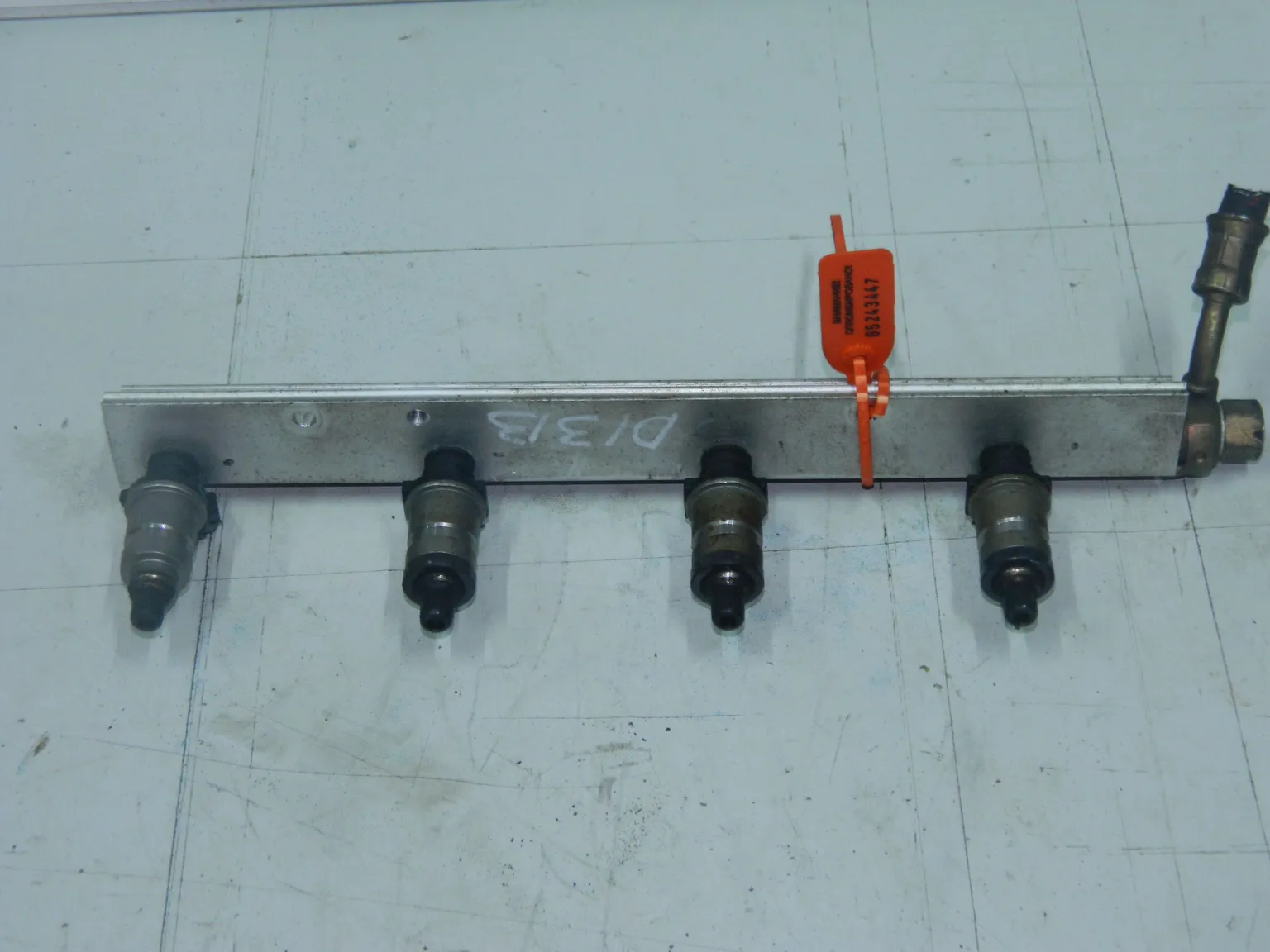 Рампа топливная с форсунками HONDA D13B (Контрактный) 65243447