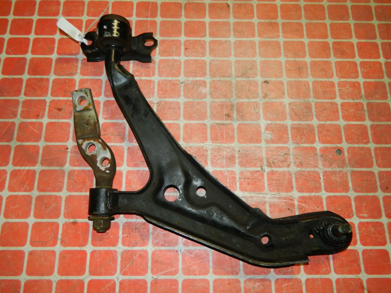 Рычаг подвески NISSAN BLUEBIRD U14 Перед Лев (Контрактный) 45980919