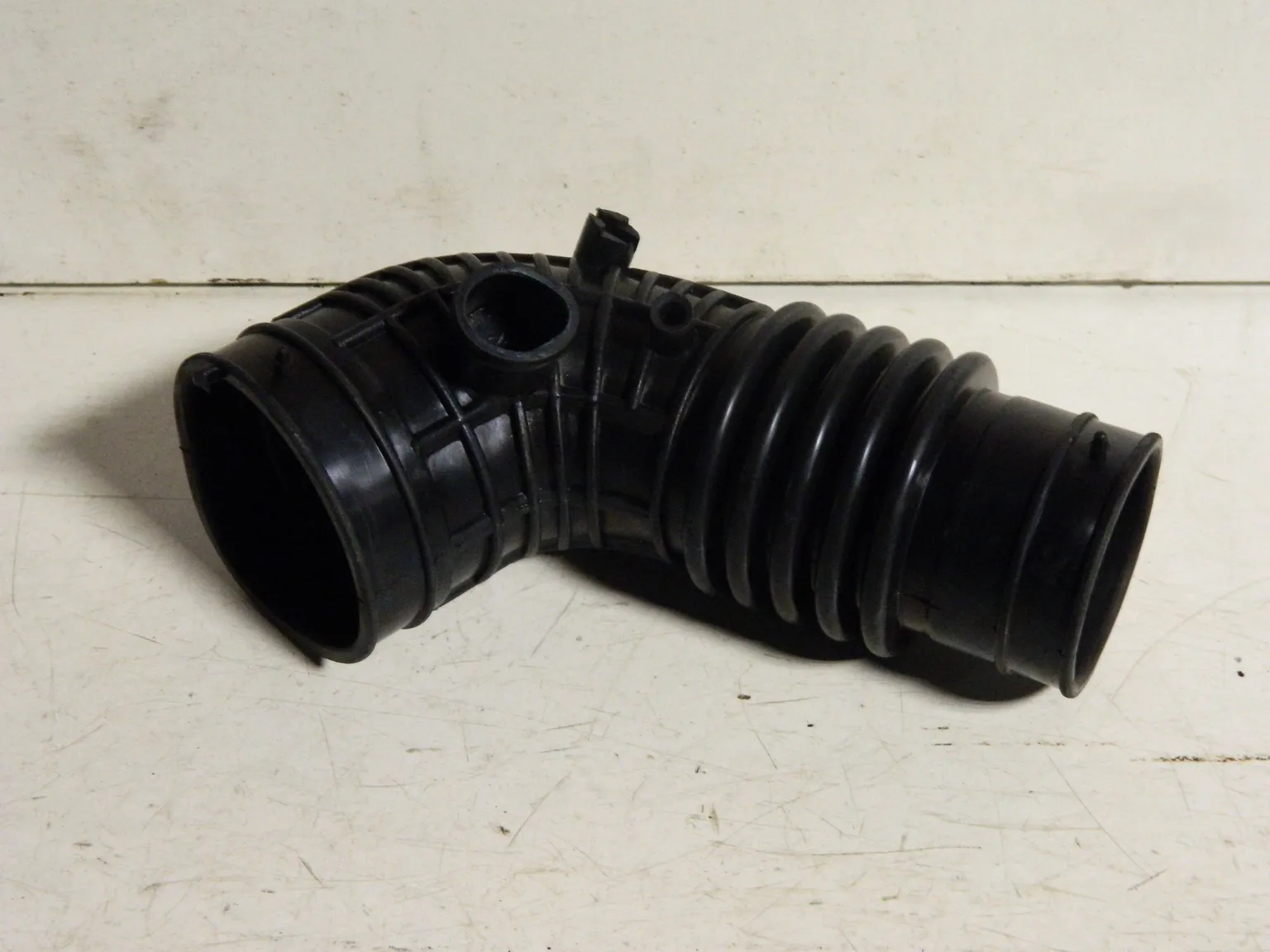 Патрубок воздушного фильтра GENERAL PARTS 16578EB70A NISSAN NAVARA 04-15