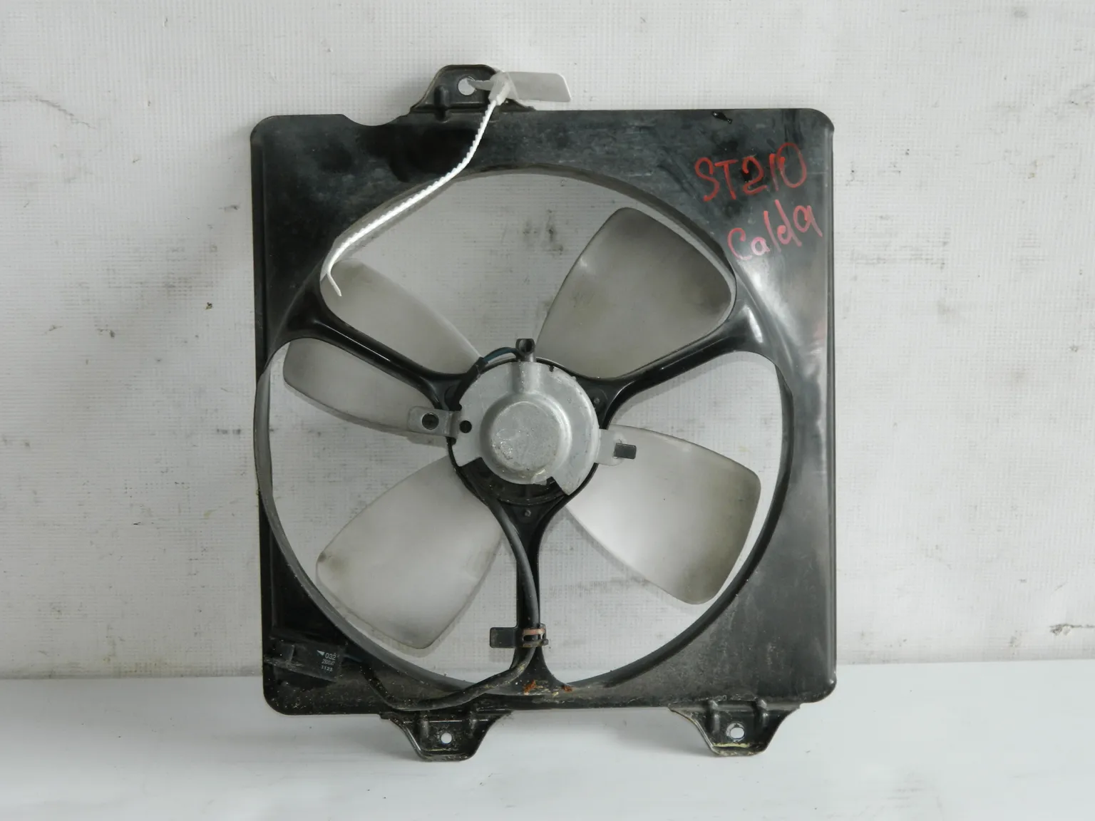 Диффузор радиатора TOYOTA CALDINA ST210 3SFE (Б/У) 45984979