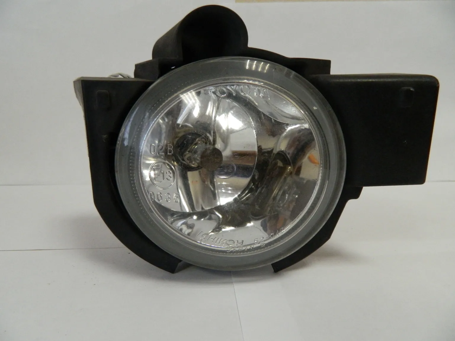 Фара противотуманная TOYOTA VOXY AZR60 Прав (Контрактный)