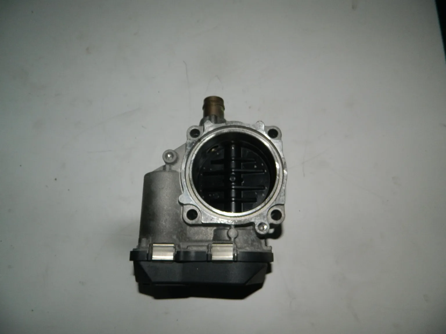 Заслонка дроссельная BMW 5-Series F10 N20B20B (Контрактный) 23576607