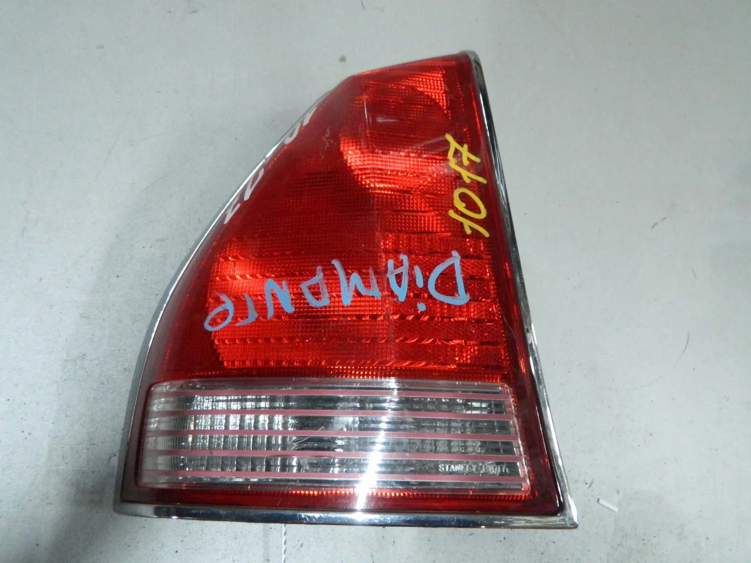 Фонарь MITSUBISHI DIAMANTE F31A Зад Лев 1017 (Контрактный) 68000313