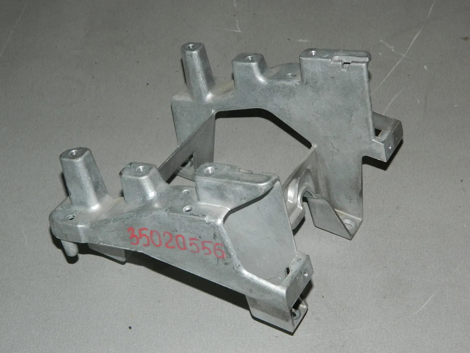 Кронштейн подлокотника AUDI Q7 4L Перед (Б/У) 35020556