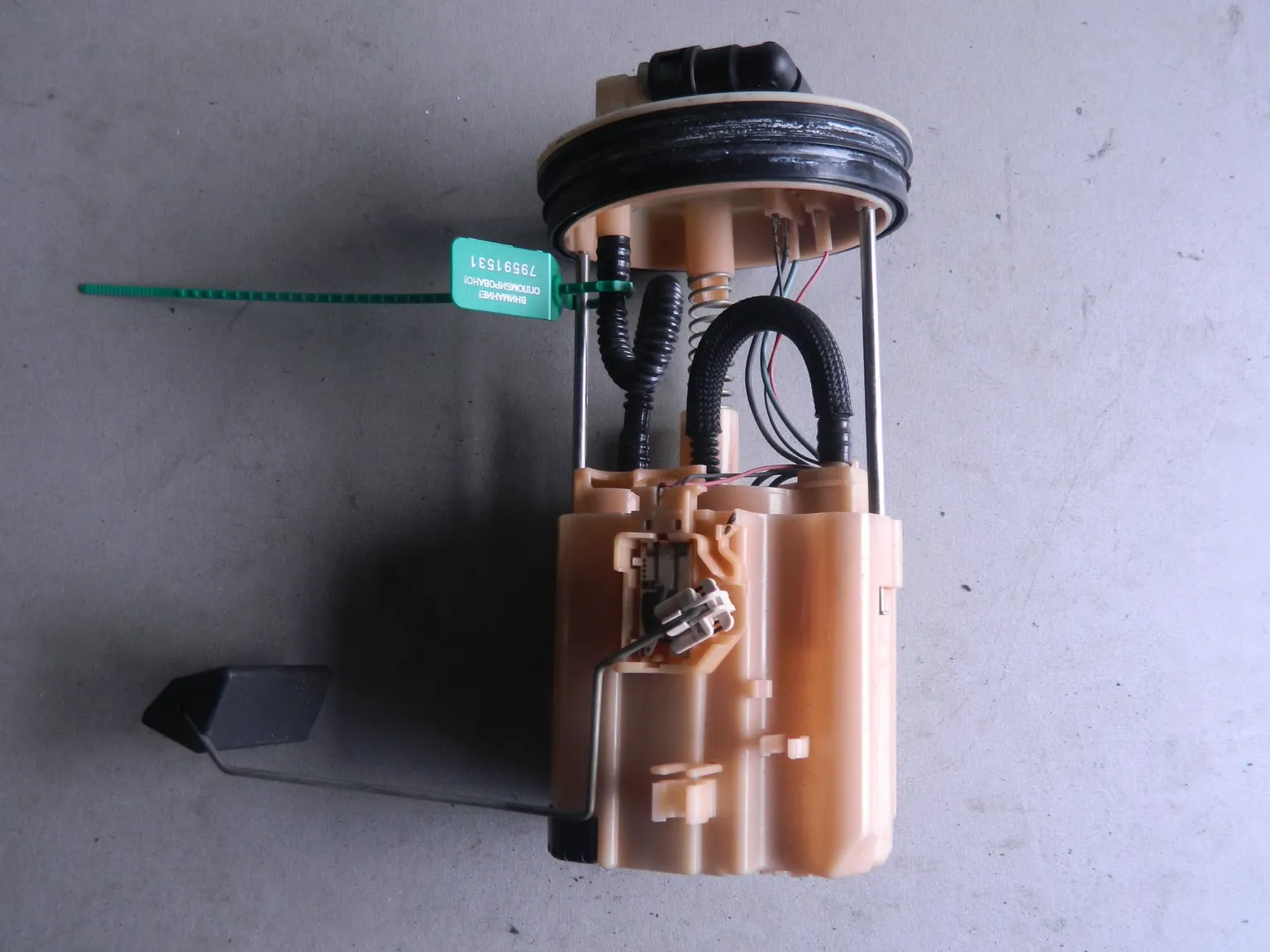 Насос топливный NISSAN TEANA J32 VQ25 (Контрактный) 79591531