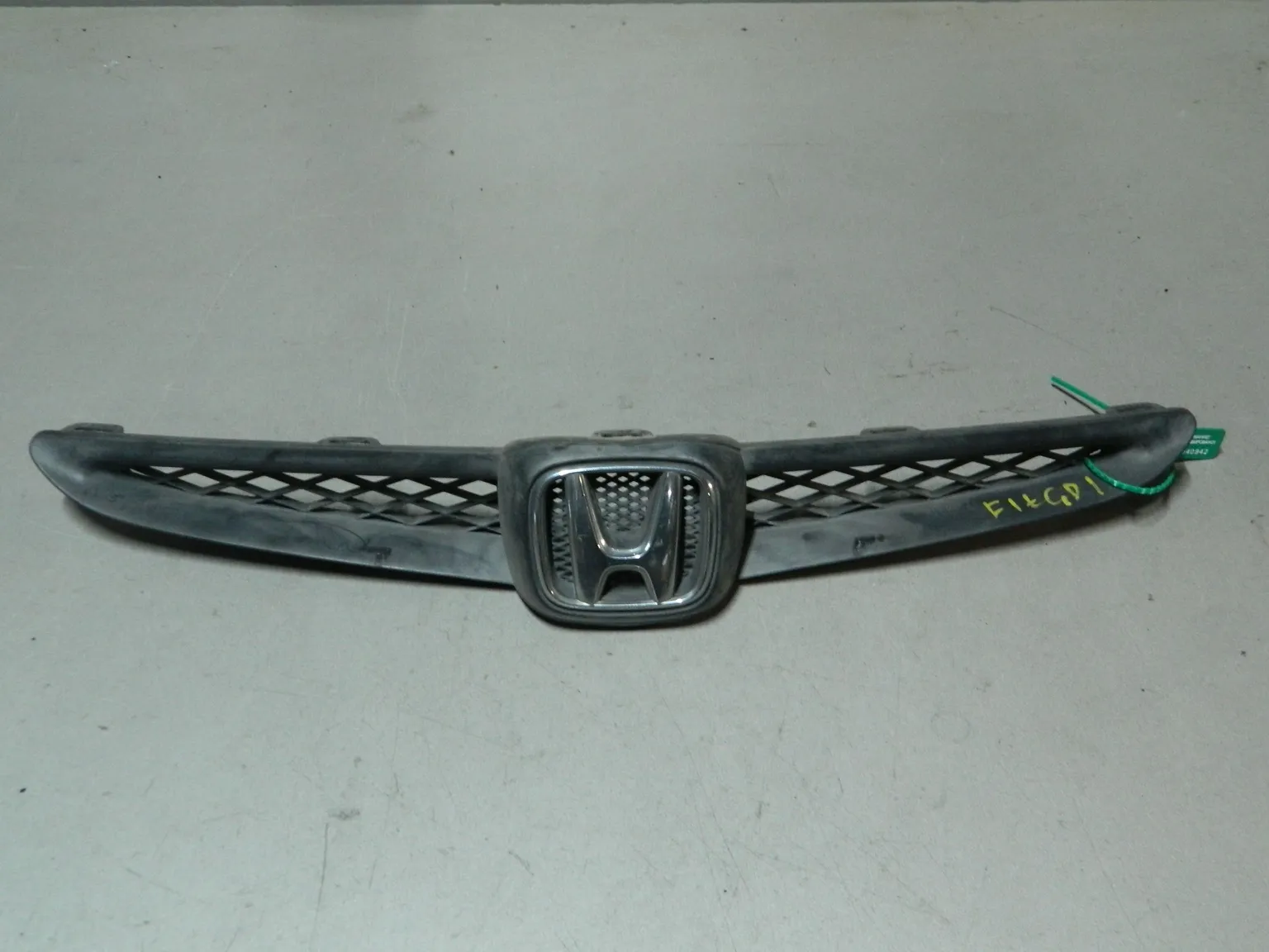 Решетка радиатора HONDA FIT GD1 (Контрактный) 81540942