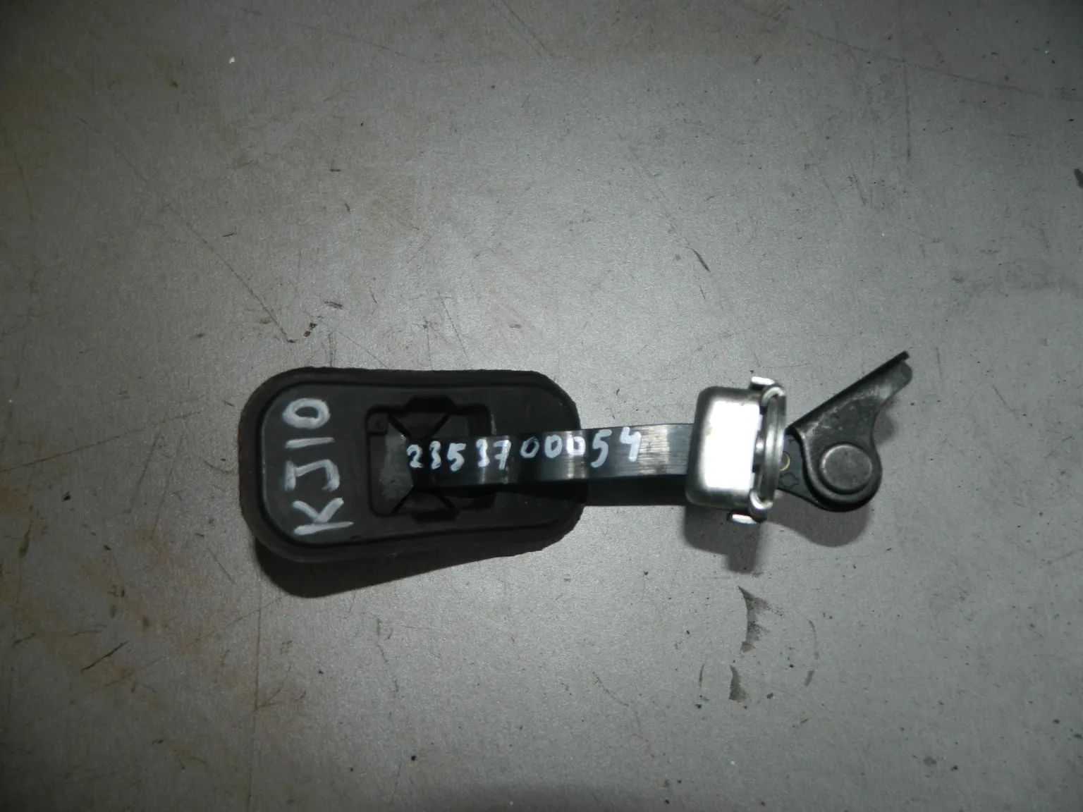 Ограничитель двери NISSAN DUALIS KJ10 Перед Лев (Контрактный) 2353700054