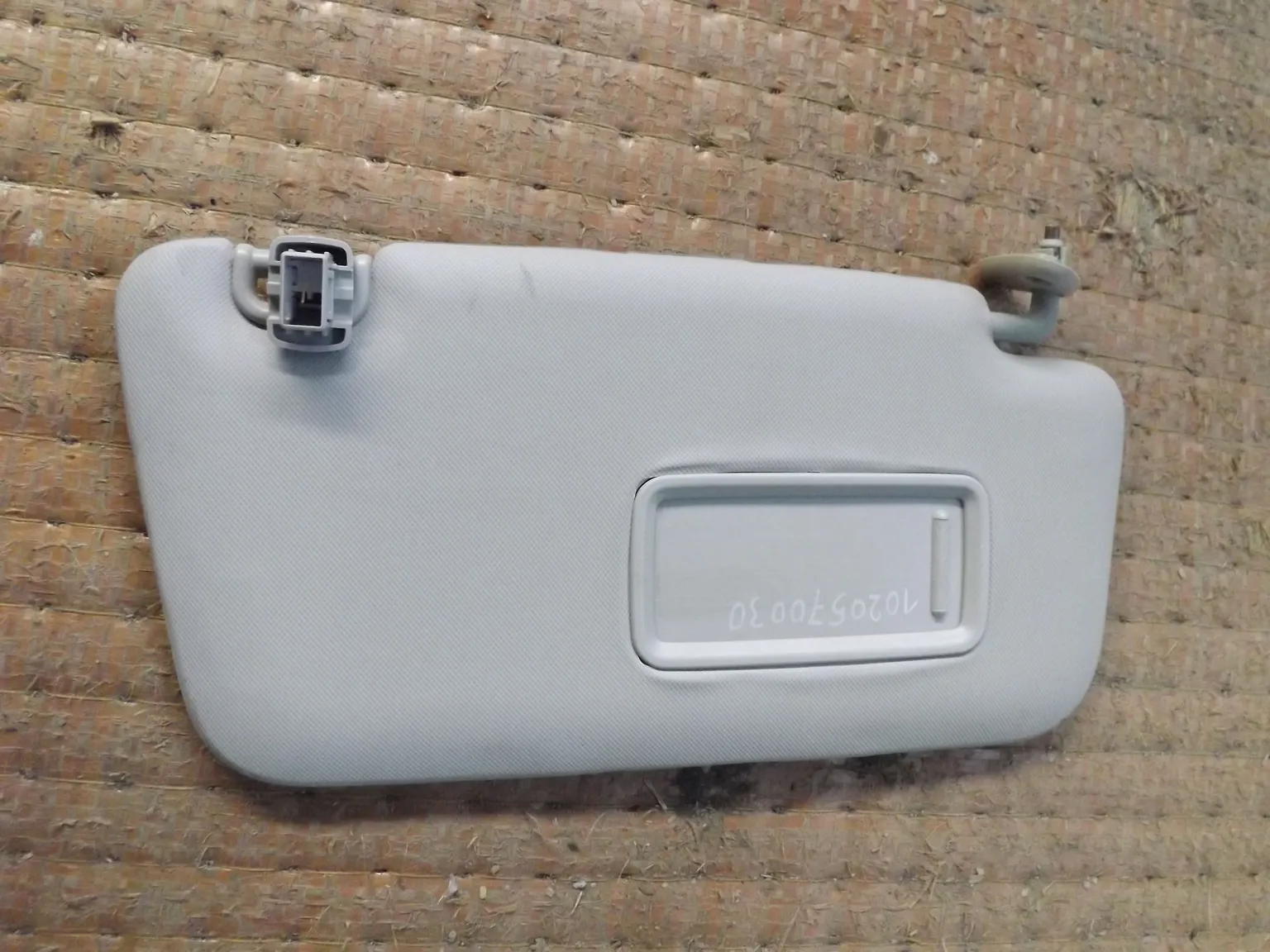 Козырьки солнцезащитные SUBARU FORESTER SHJ Перед Прав (контрактный) 1020570030