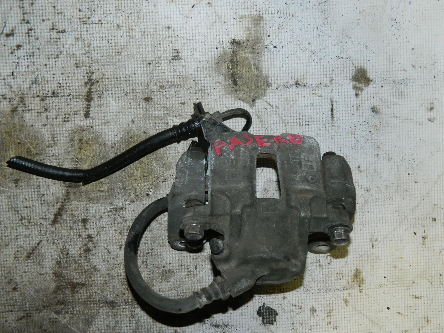 Суппорт MITSUBISHI PAJERO MINI H56W Зад Прав (Контрактный) 35017194