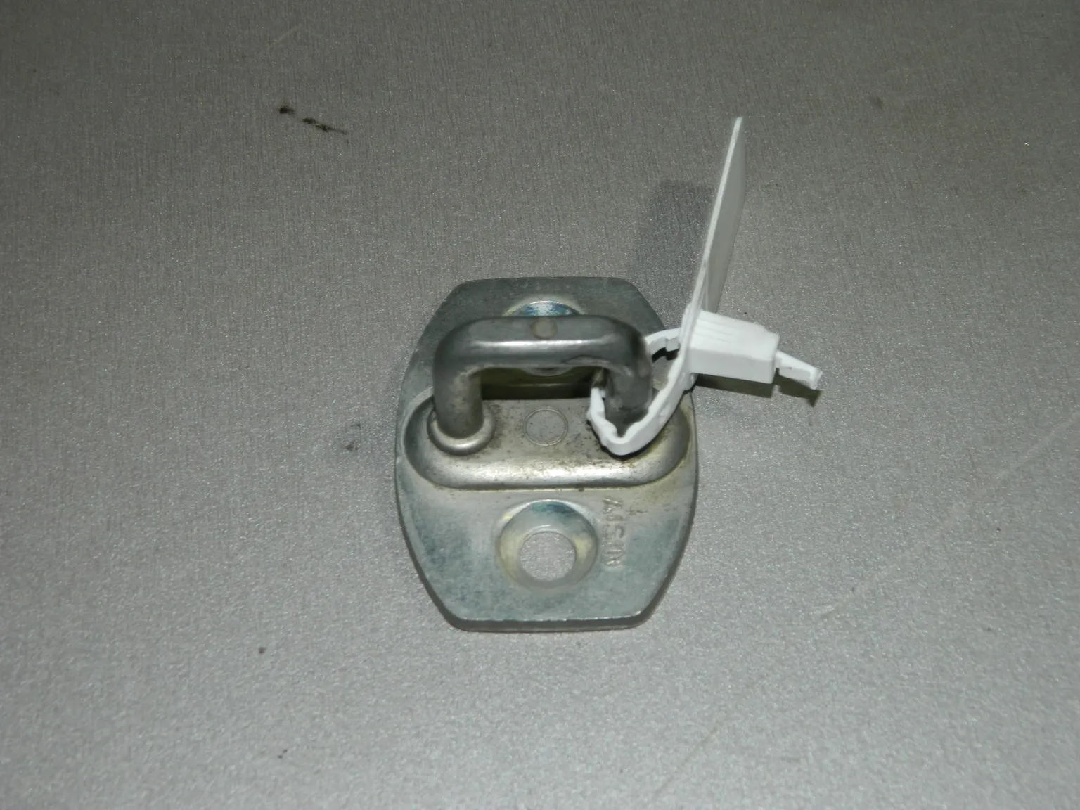 Ответная часть замка двери TOYOTA COROLLA E120 (Б/У) 45990883