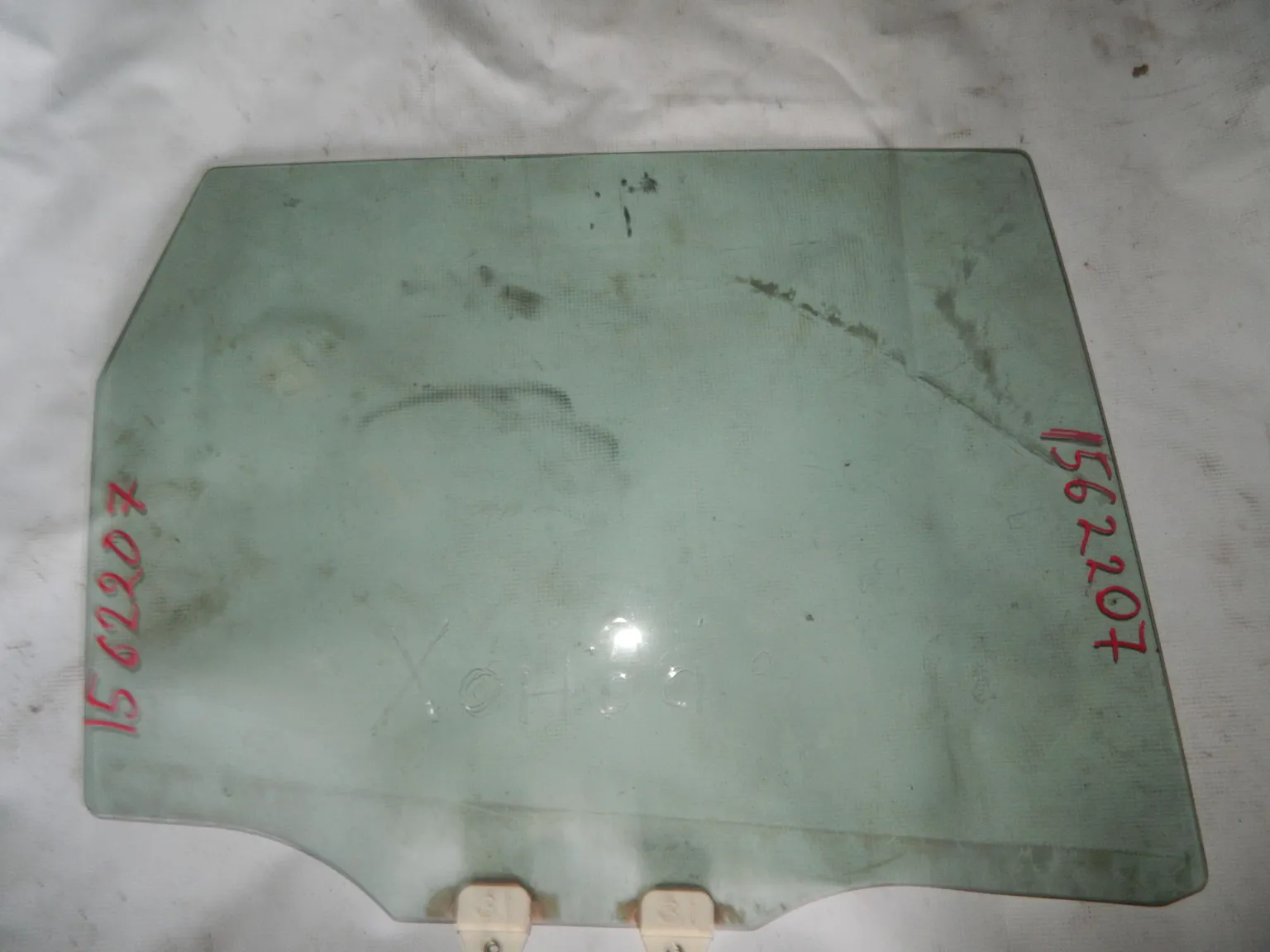 Стекло двери HONDA FIT Задн. Прав (Контрактный) 1562207