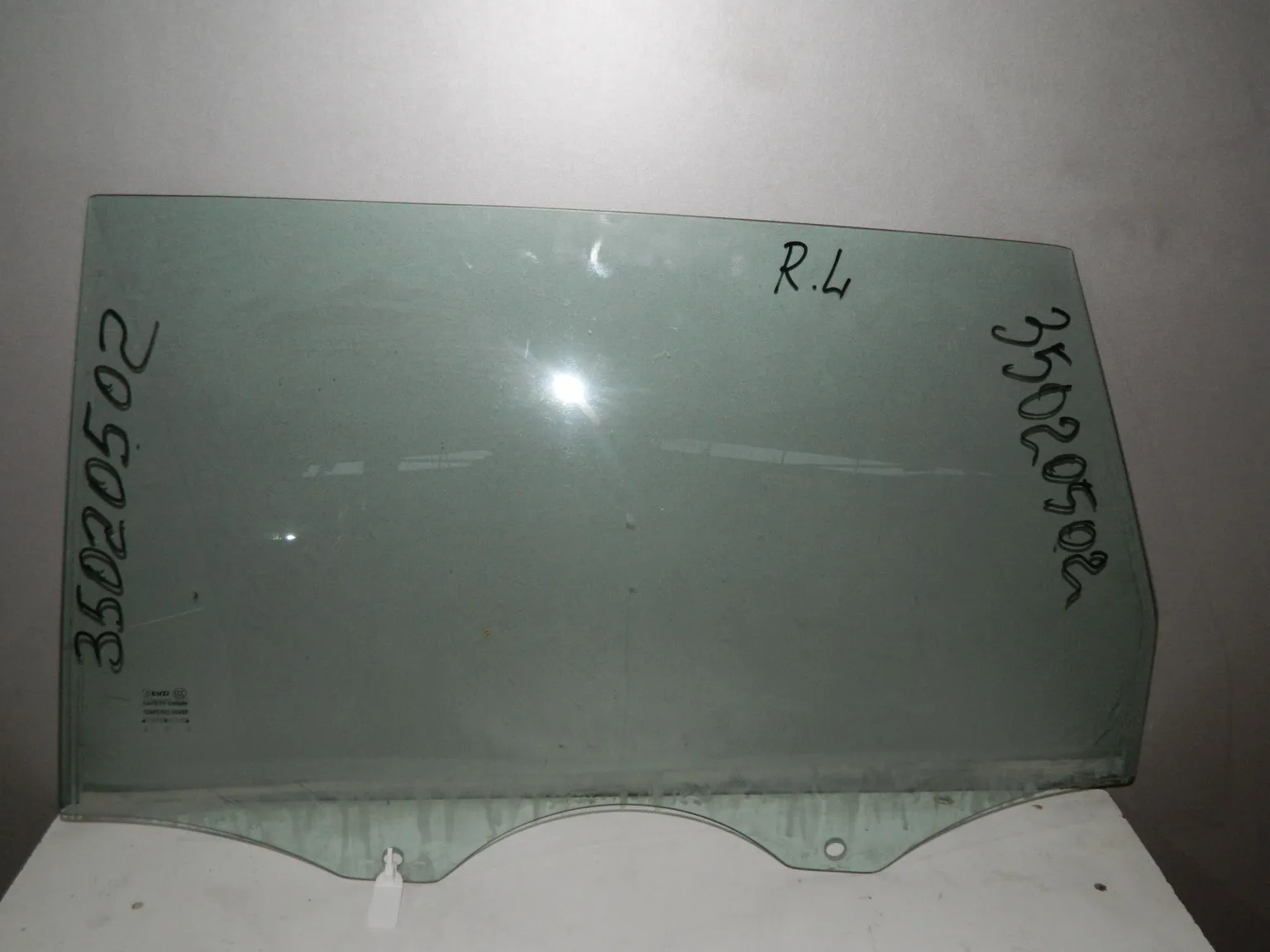 Стекло AUDI Q7 4L Зад Лев (Б/У) 35020502