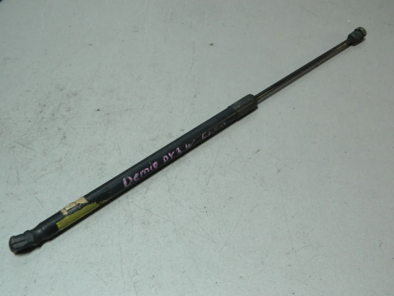 Амортизатор багажника MAZDA DEMIO DY3W (Контрактный) 81532067