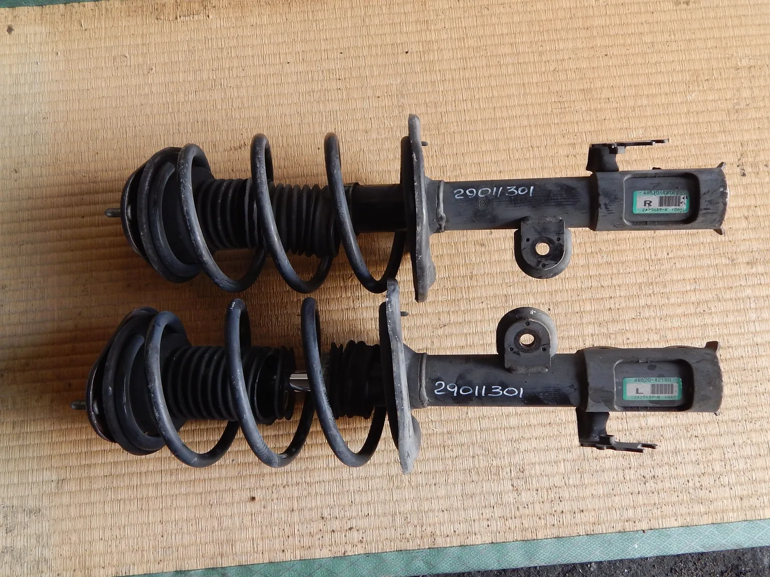 Стойка подвески TOYOTA RAV4 ACA31 Перед (ПАРА) (Контрактный) 29011301