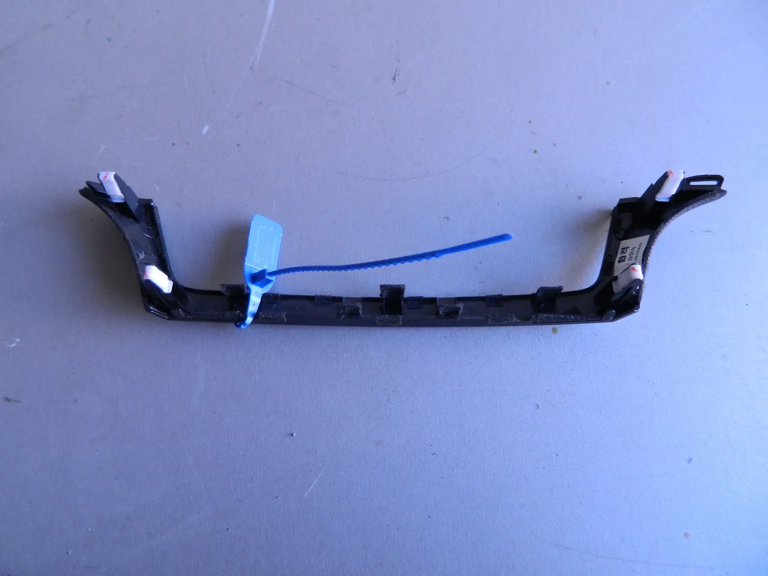 Накладка центральной консоли HYUNDAI EQUUS VI G6DA 2013-2015 Лев (Б/У) 69838257