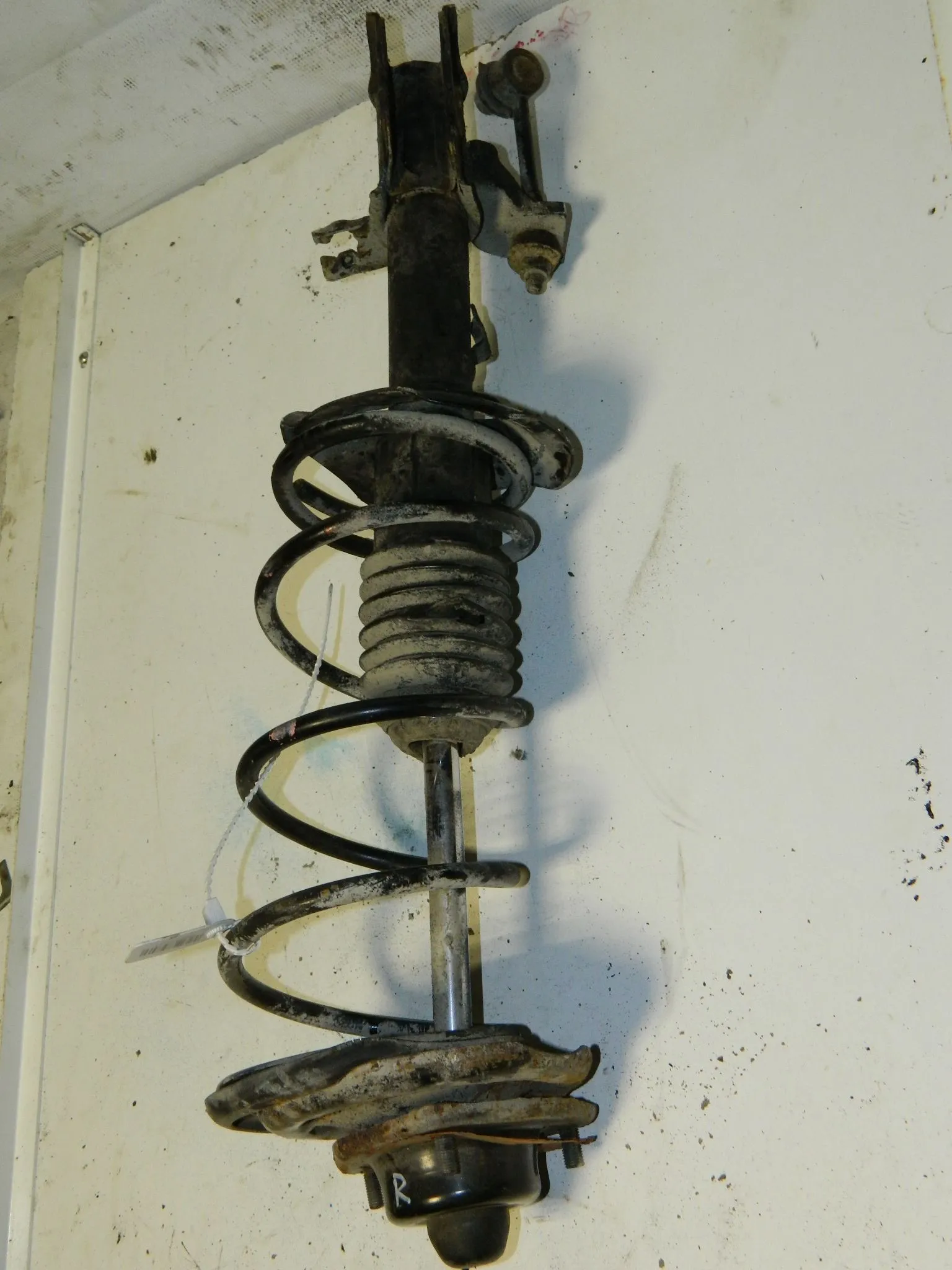 Стойка подвески NISSAN SUNNY B15 Перед Прав (Контрактный) 45993984