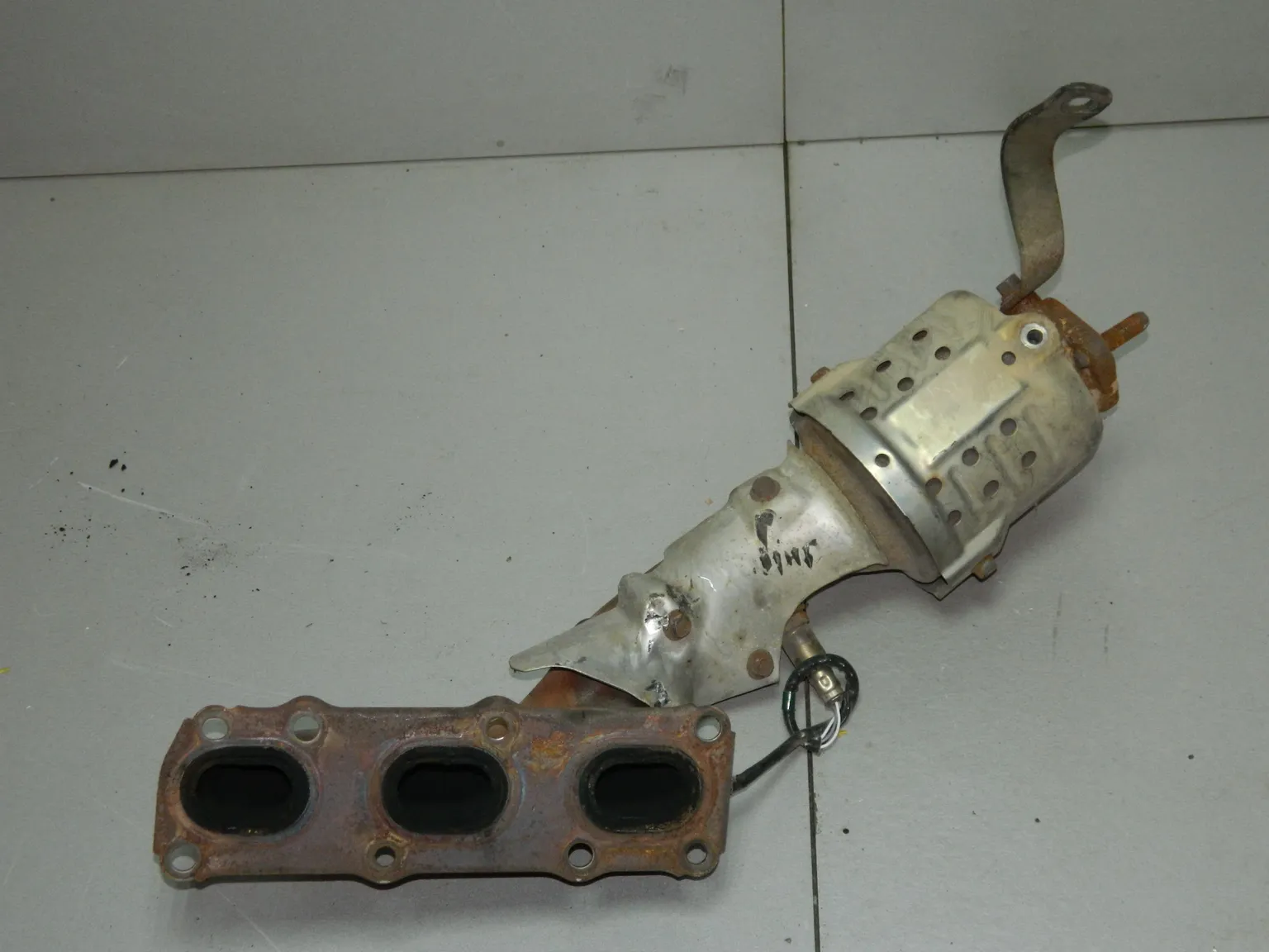 Коллектор выпускной HYUNDAI EQUUS G6DA 2013-2015 Лев (Б/У) 35017843