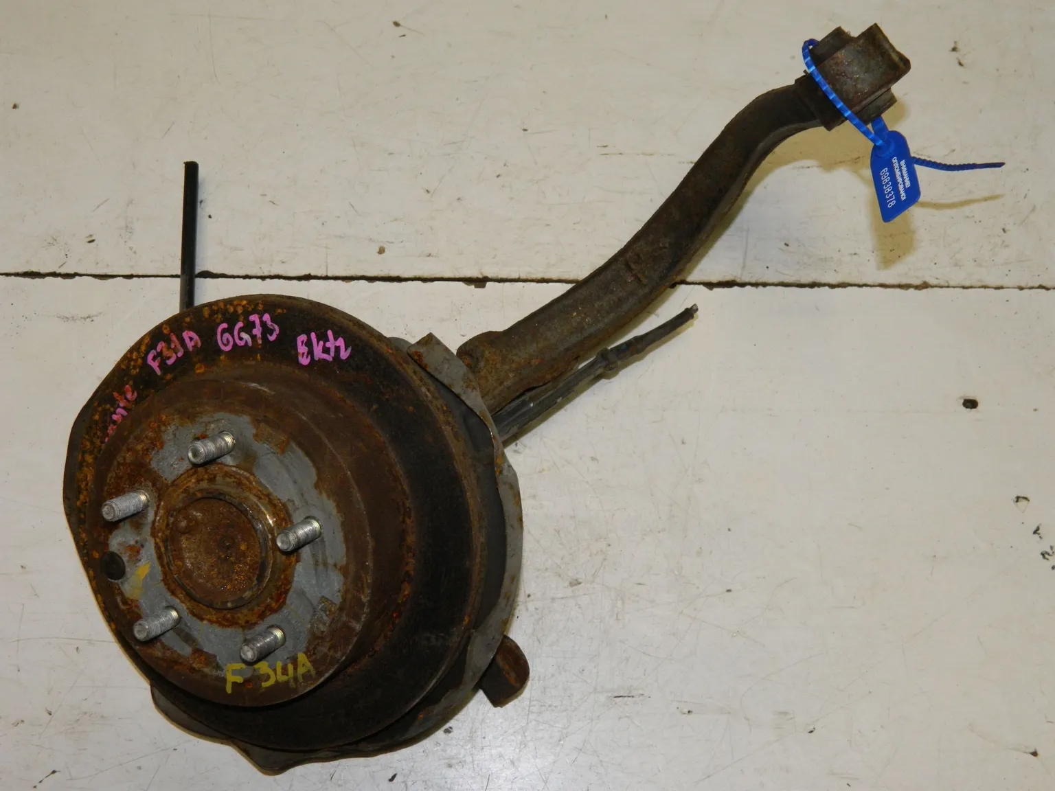 Ступица MITSUBISHI DIAMANTE F34A Зад Лев (Контрактный) 69838379