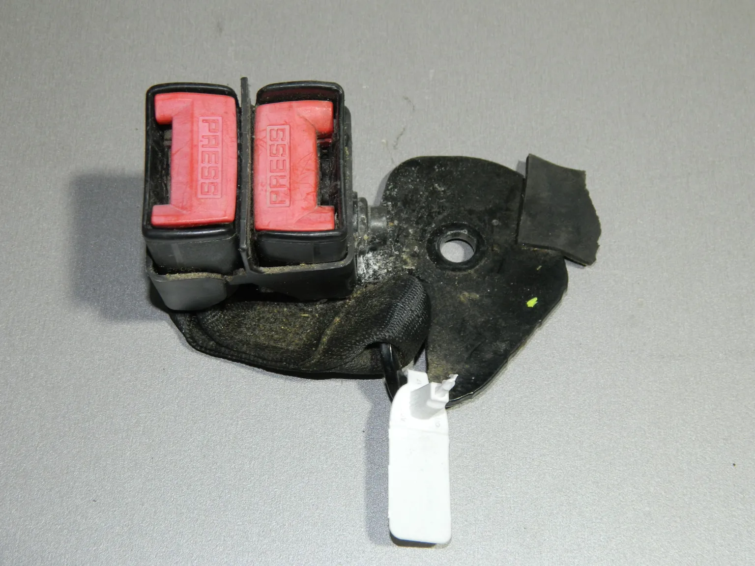 Ответная часть ремня безопасности Renault Clio II Зад (Б/У)