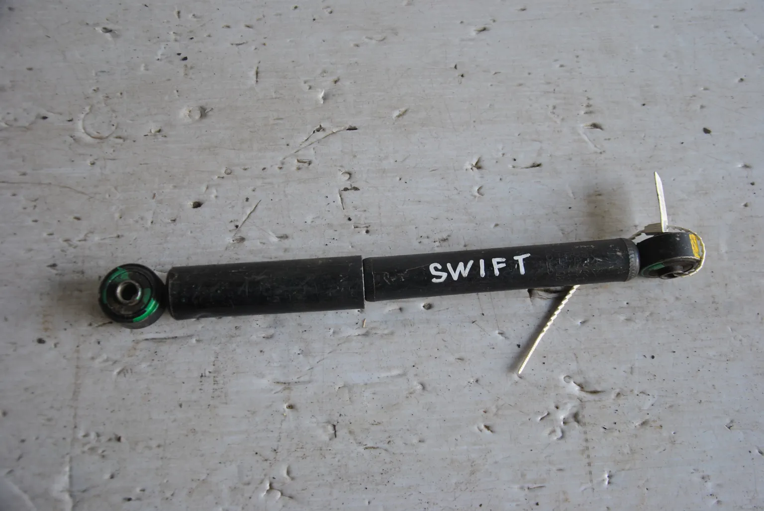 Амортизатор SUZUKI SWIFT HT51S Зад (Контрактный) 45976287