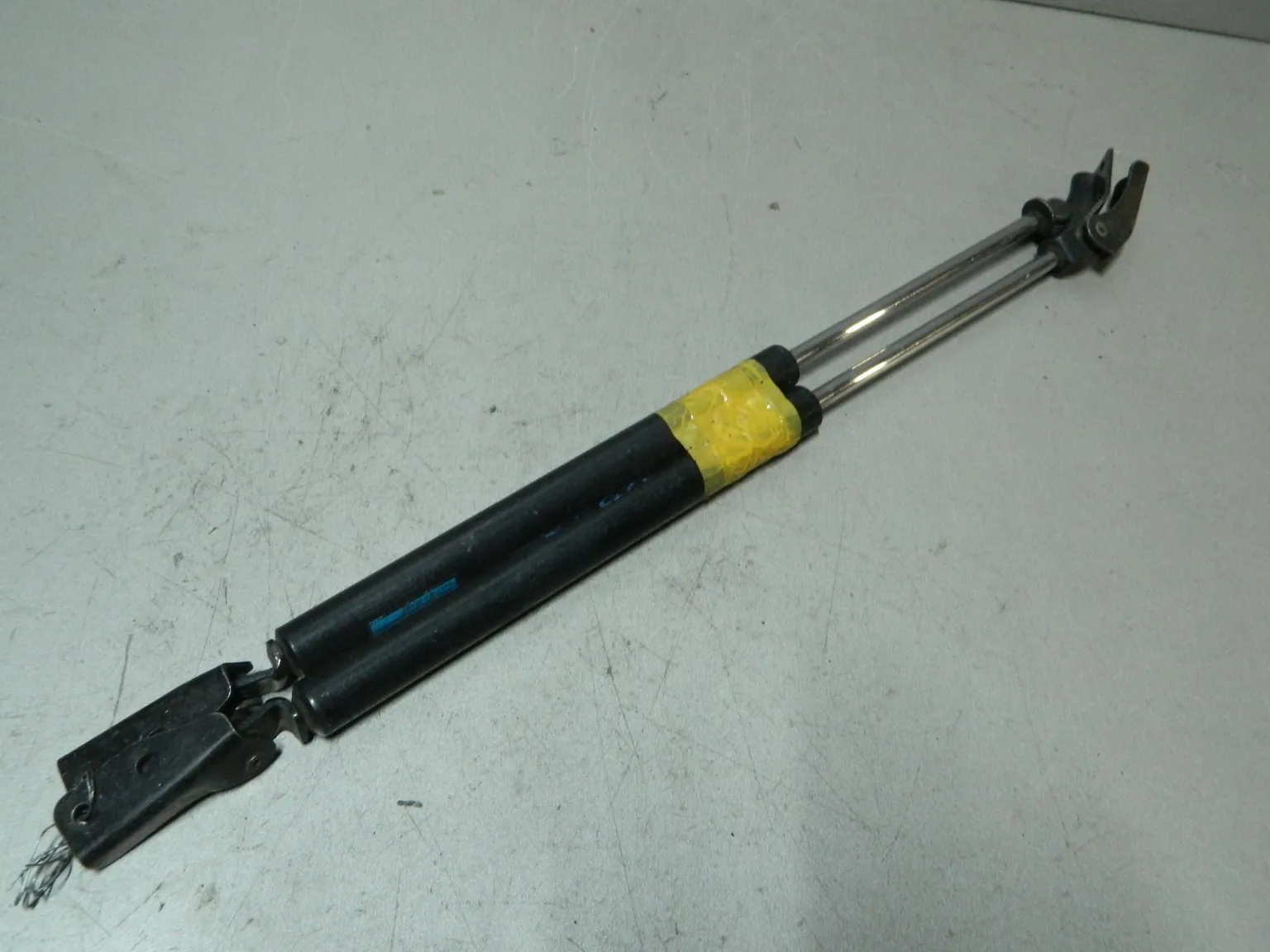 Амортизатор багажника MAZDA PREMACY CP8W (Контрактный) 81532073