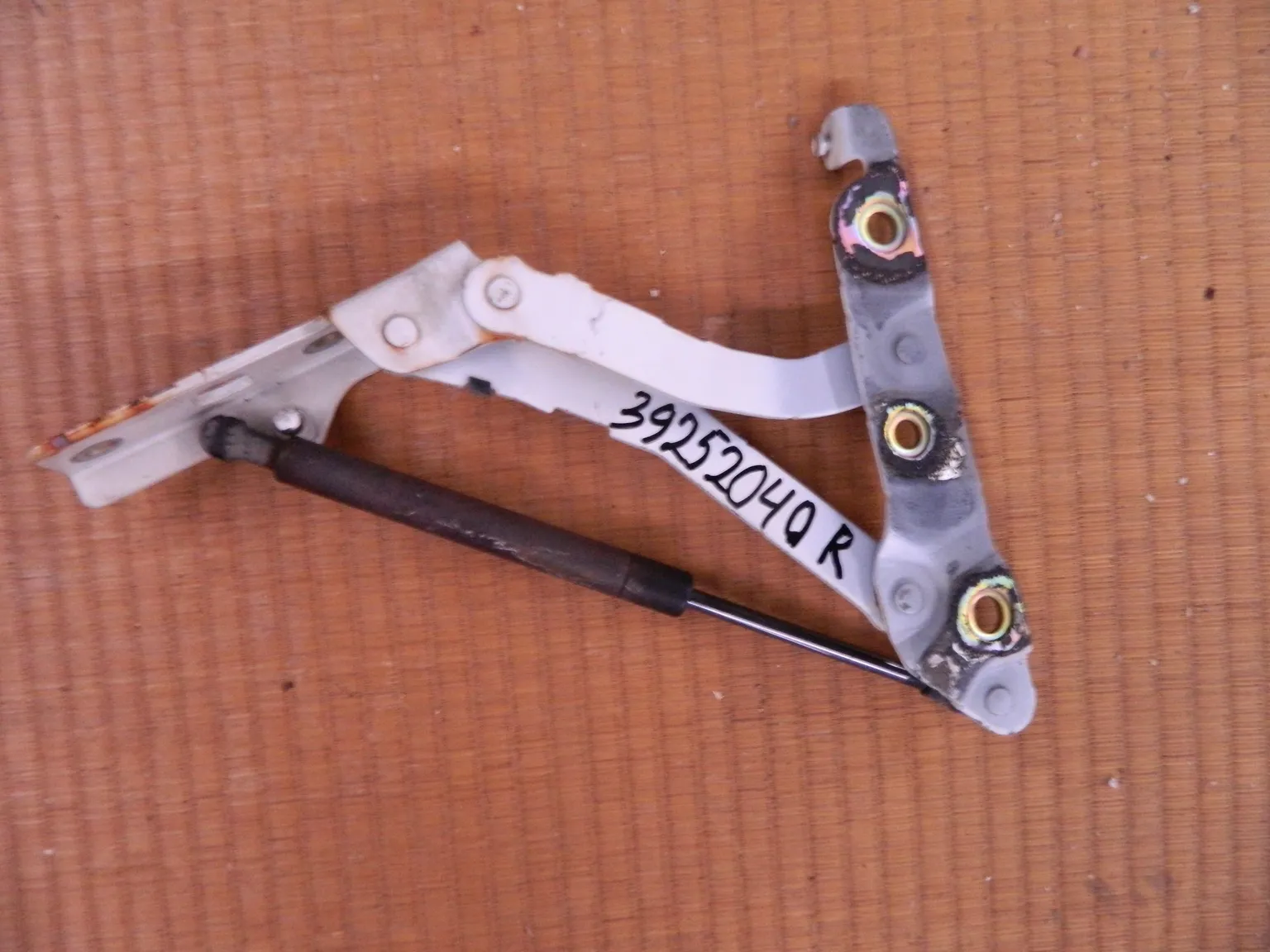 Крепления Nissan Teana J31 прав (контрактный) 39252040