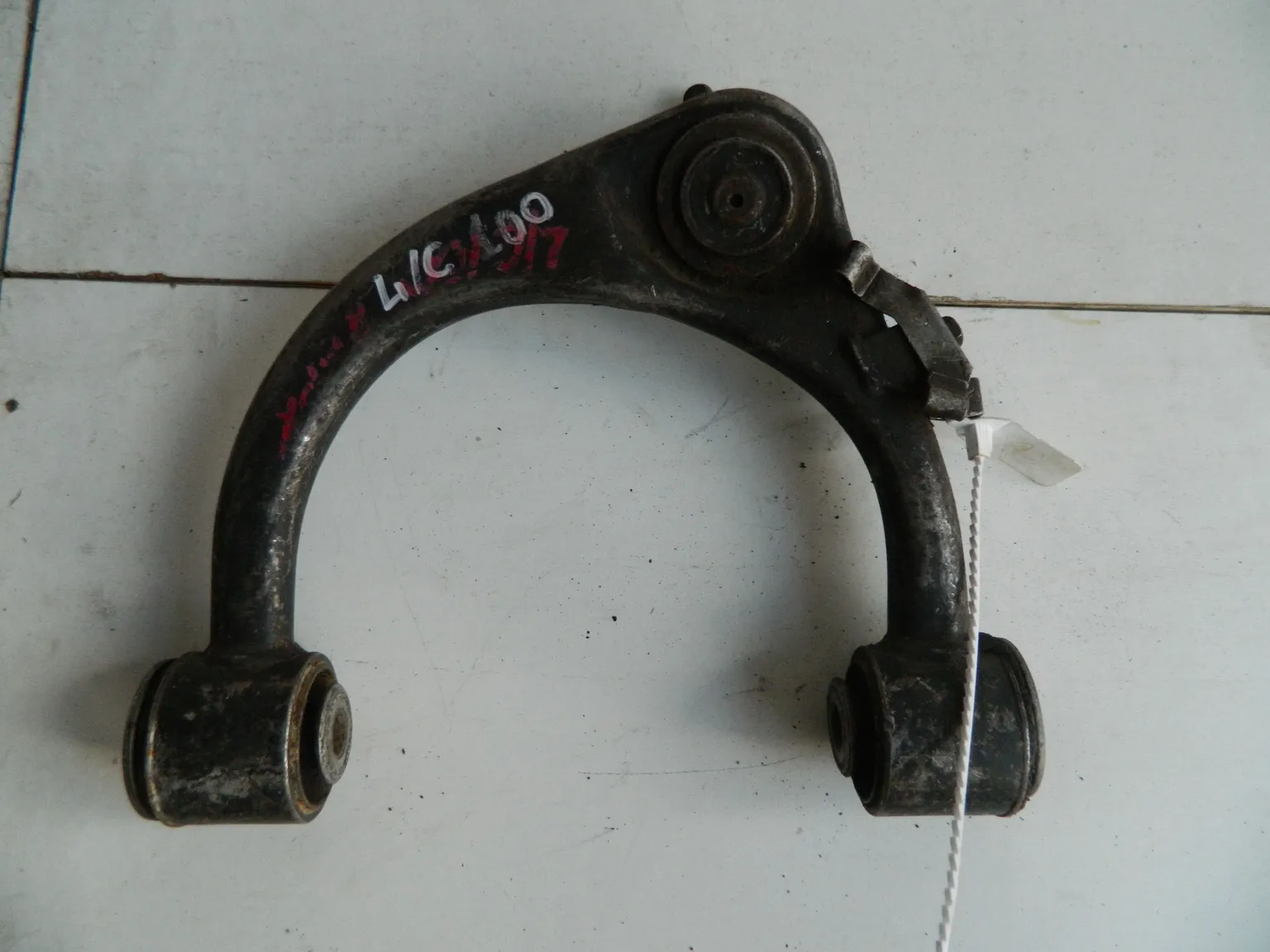 Рычаг TOYOTA LAND CRUISER FZJ100 Перед Лев (Контрактный) 46091083