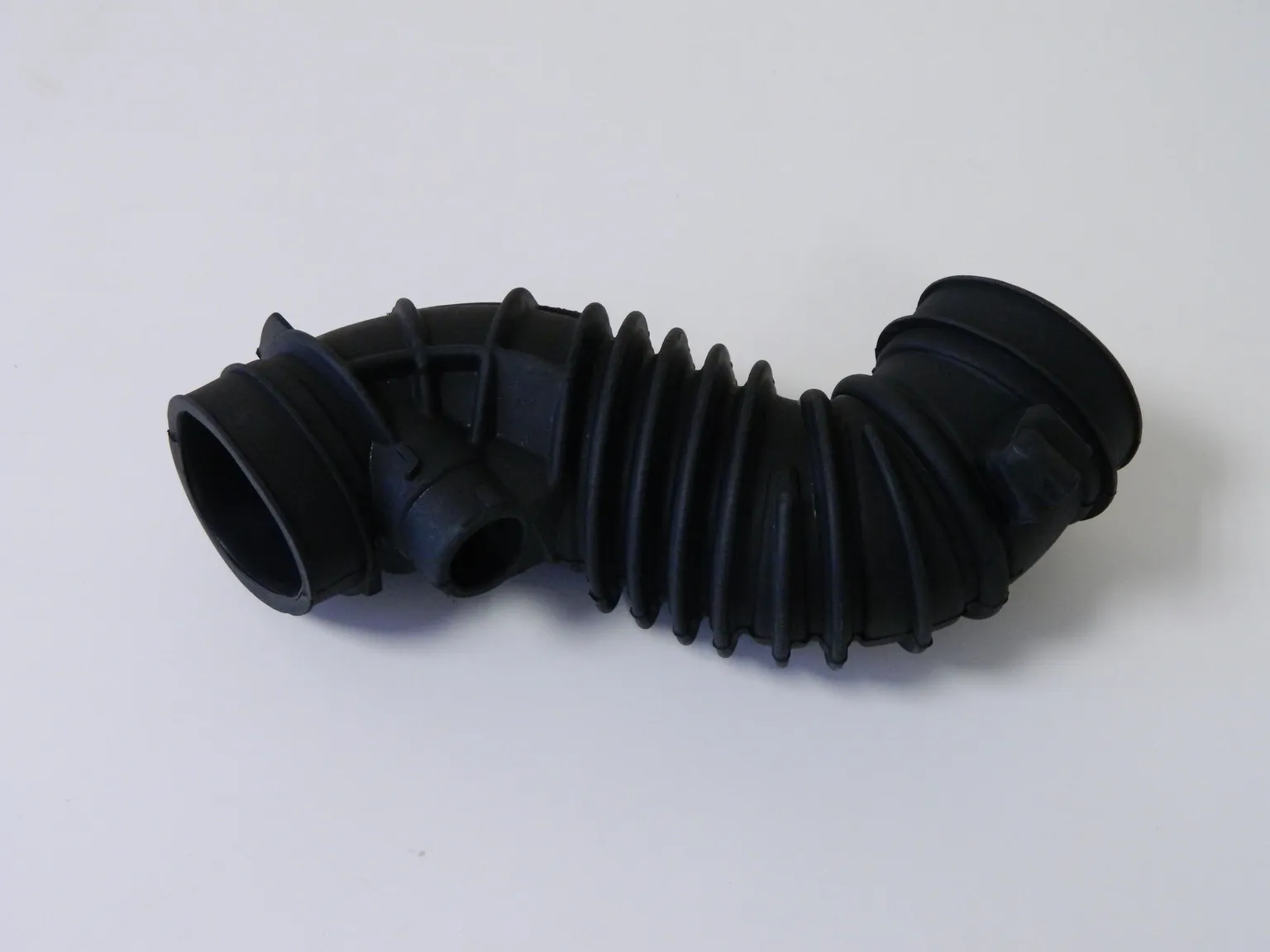 Патрубок воздушного фильтра GENERAL PARTS 1788122120 TOYOTA COROLLA  AXIO ZZE122 / WISH ZNE10